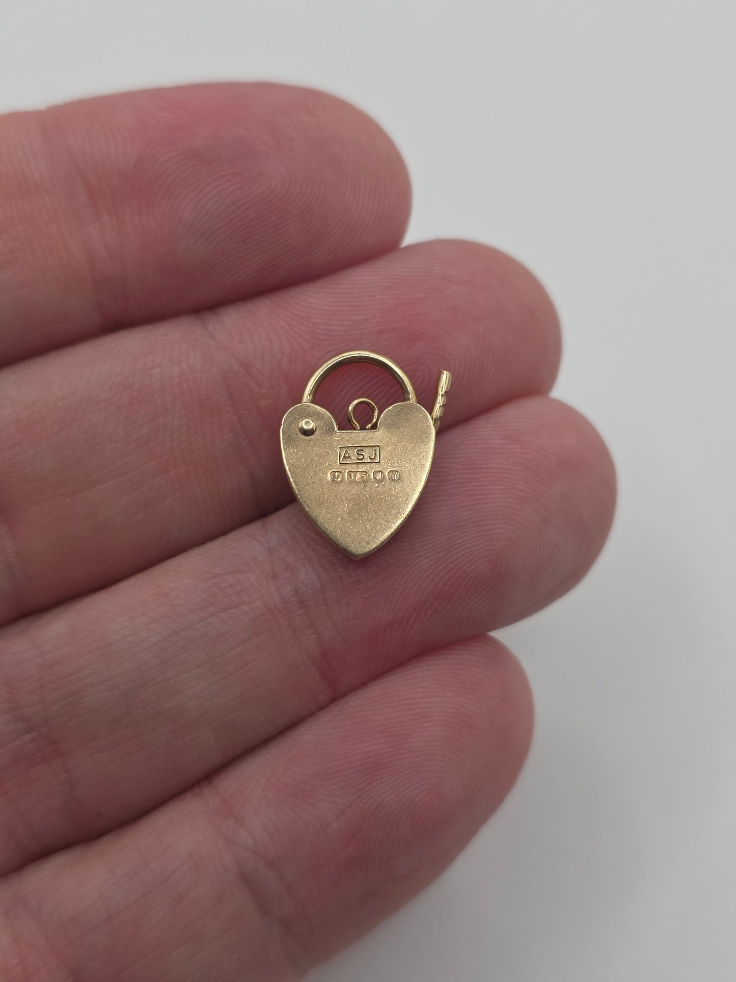 9ct gold padlock 10