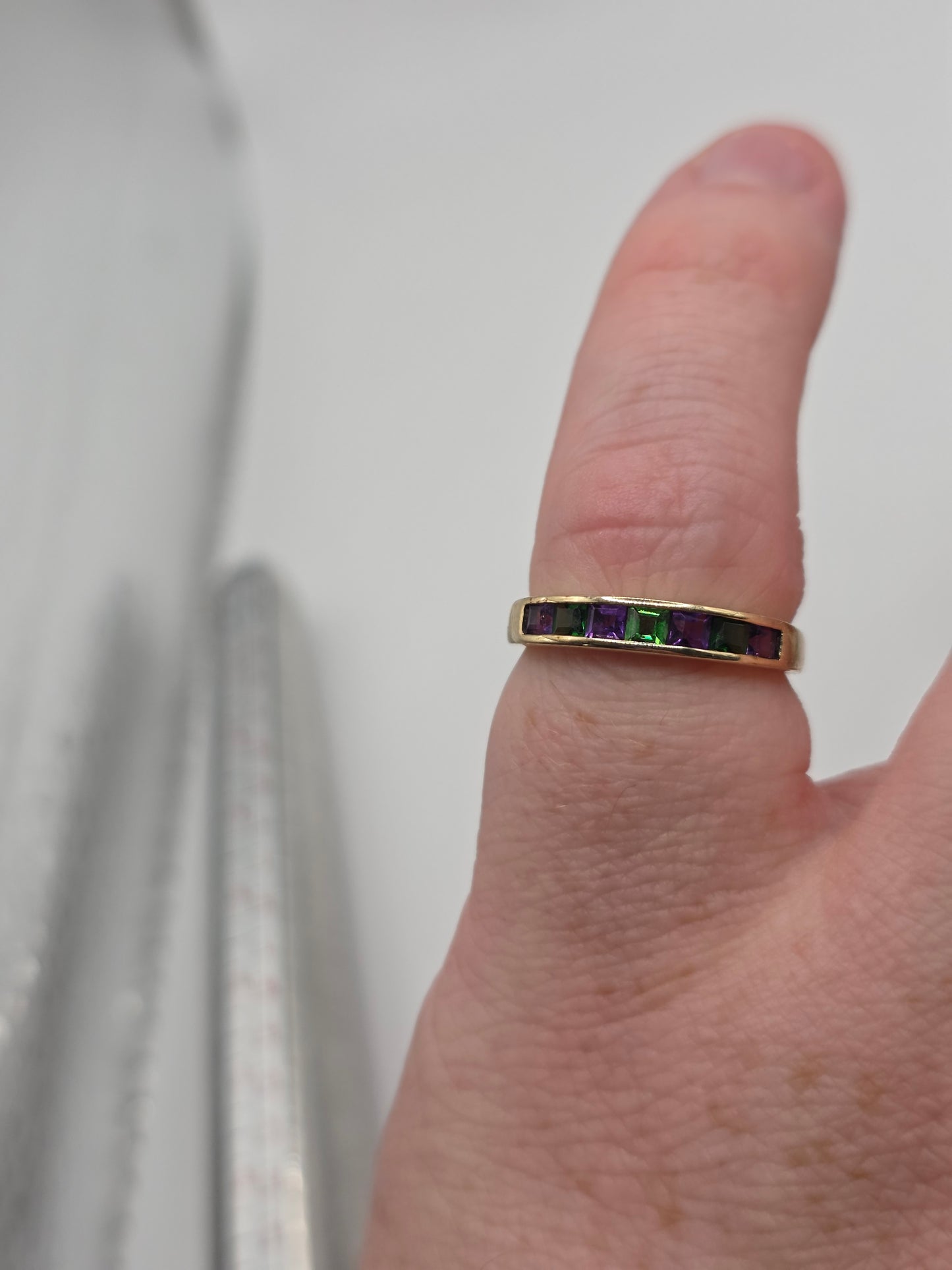 9ct gold amethyst and diopside ring