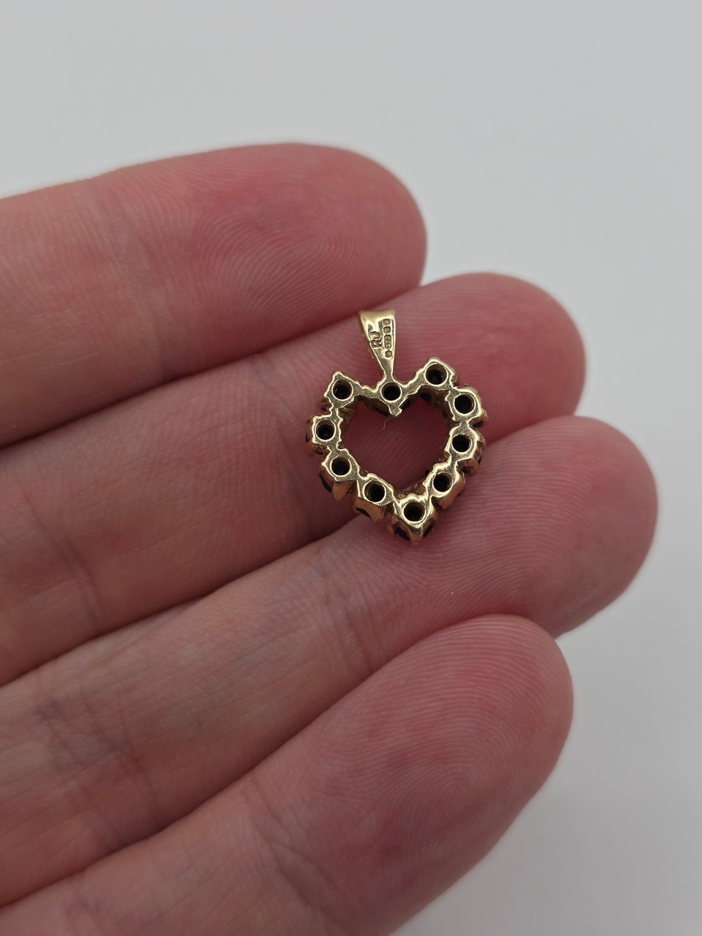 9ct gold sapphire heart pendant
