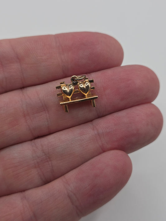 9ct gold love bench charm