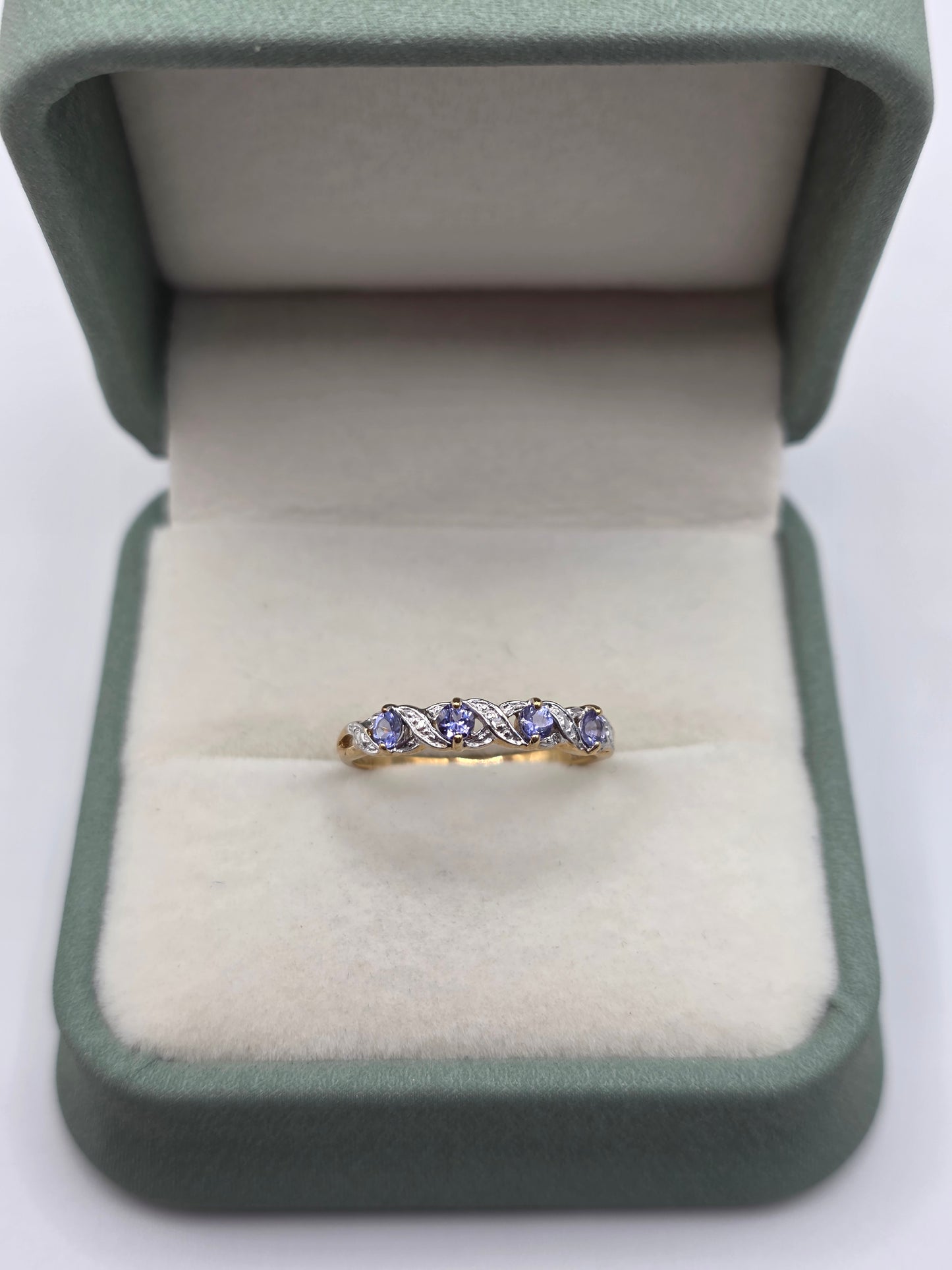 9ct gold tanzanite and diamond ring