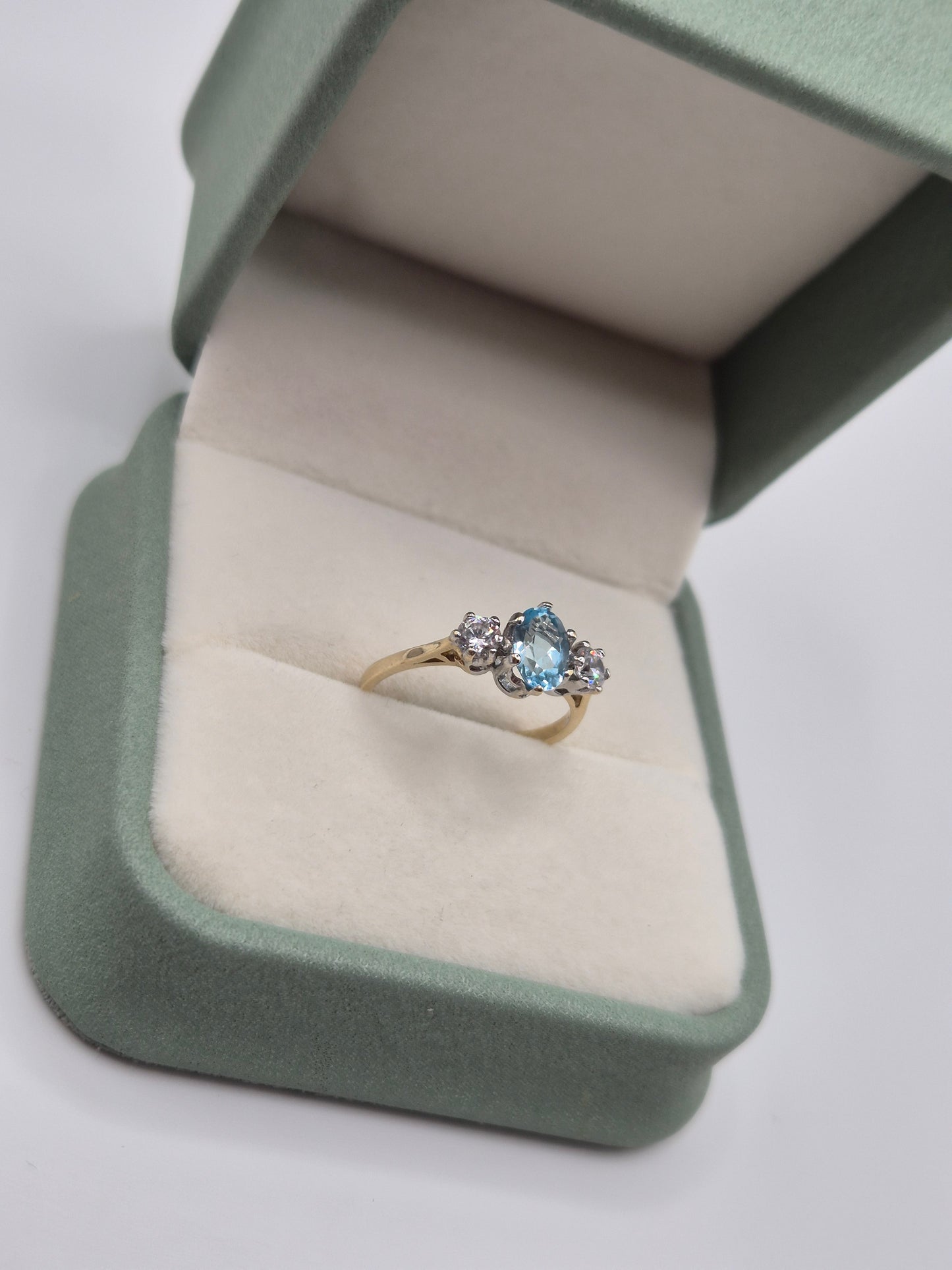 9ct gold topaz and cz ring