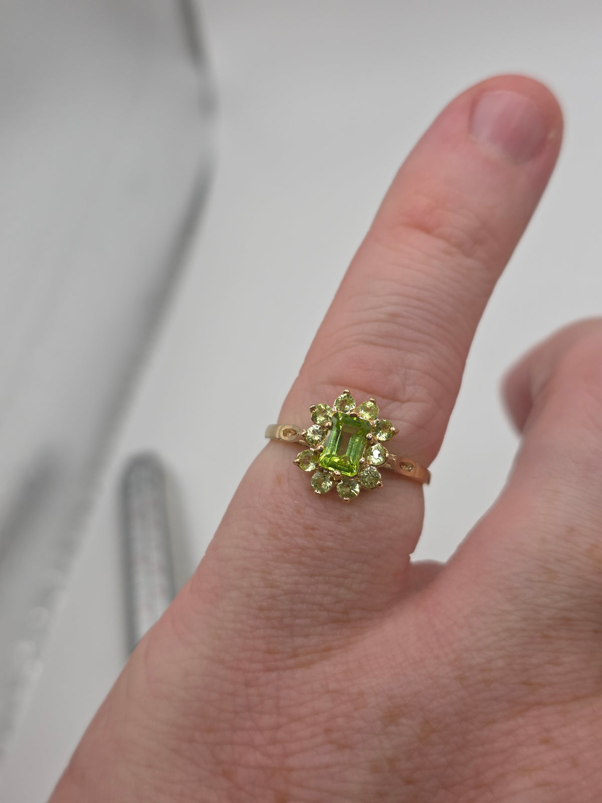 9ct gold peridot cluster ring