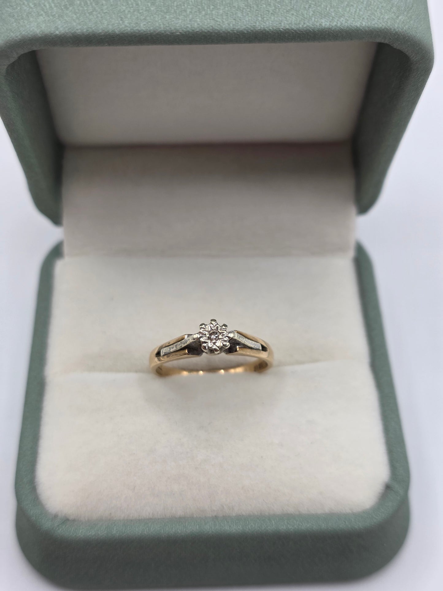 9ct gold diamond ring