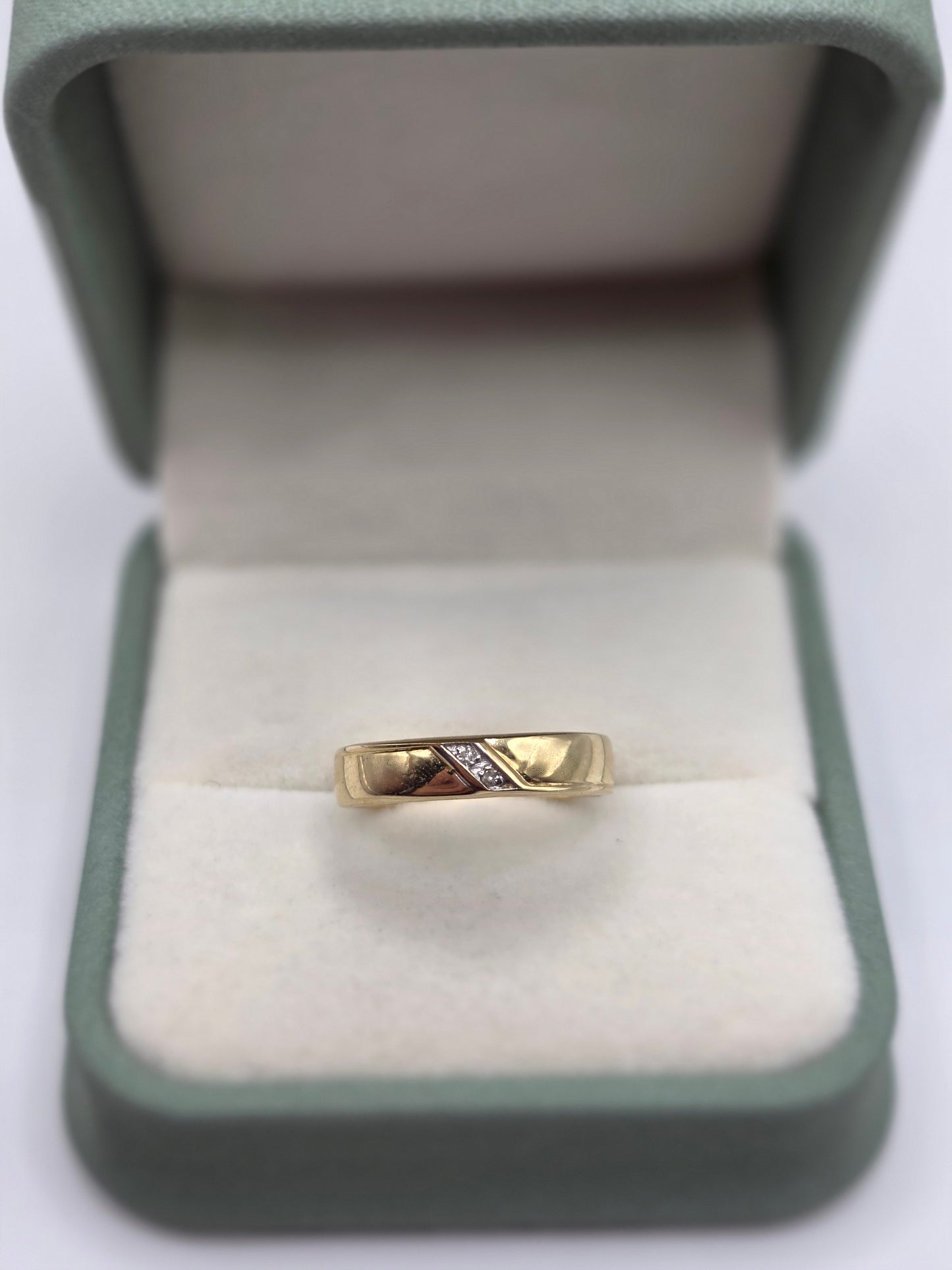 9ct gold diamond ring