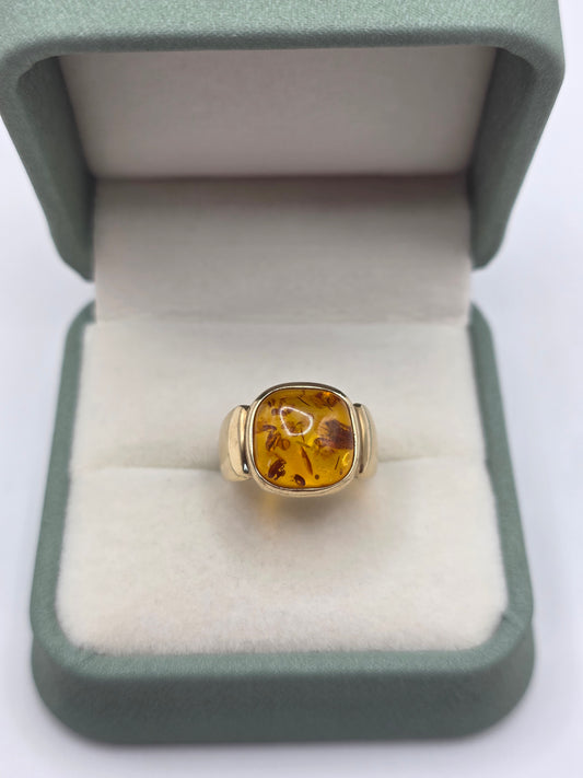 Heavy 9ct gold amber ring