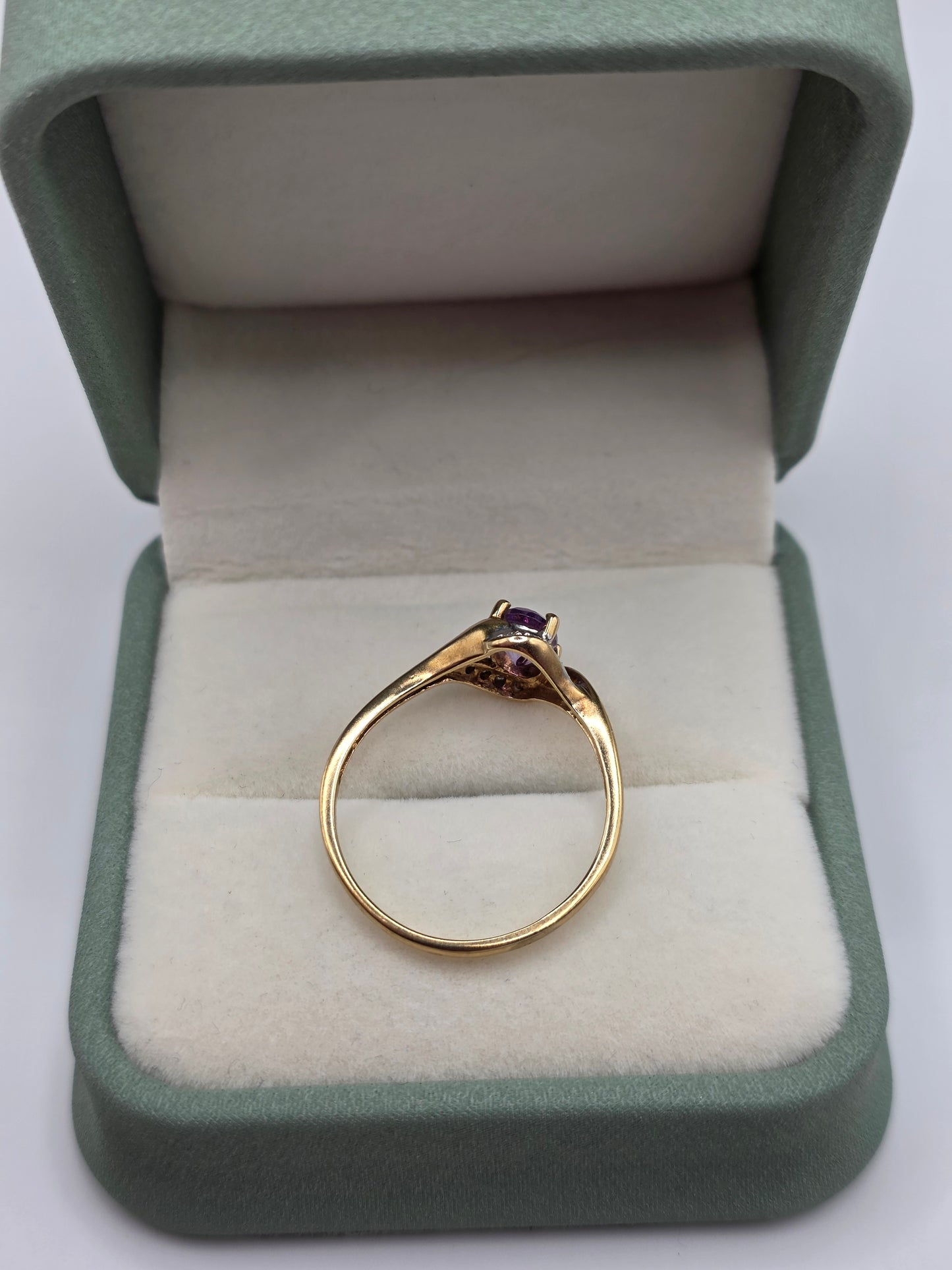 9ct gold amethyst and diamond ring