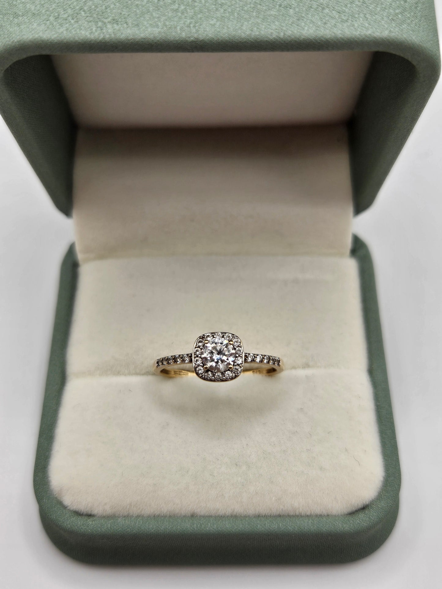 9ct gold cz cluster ring