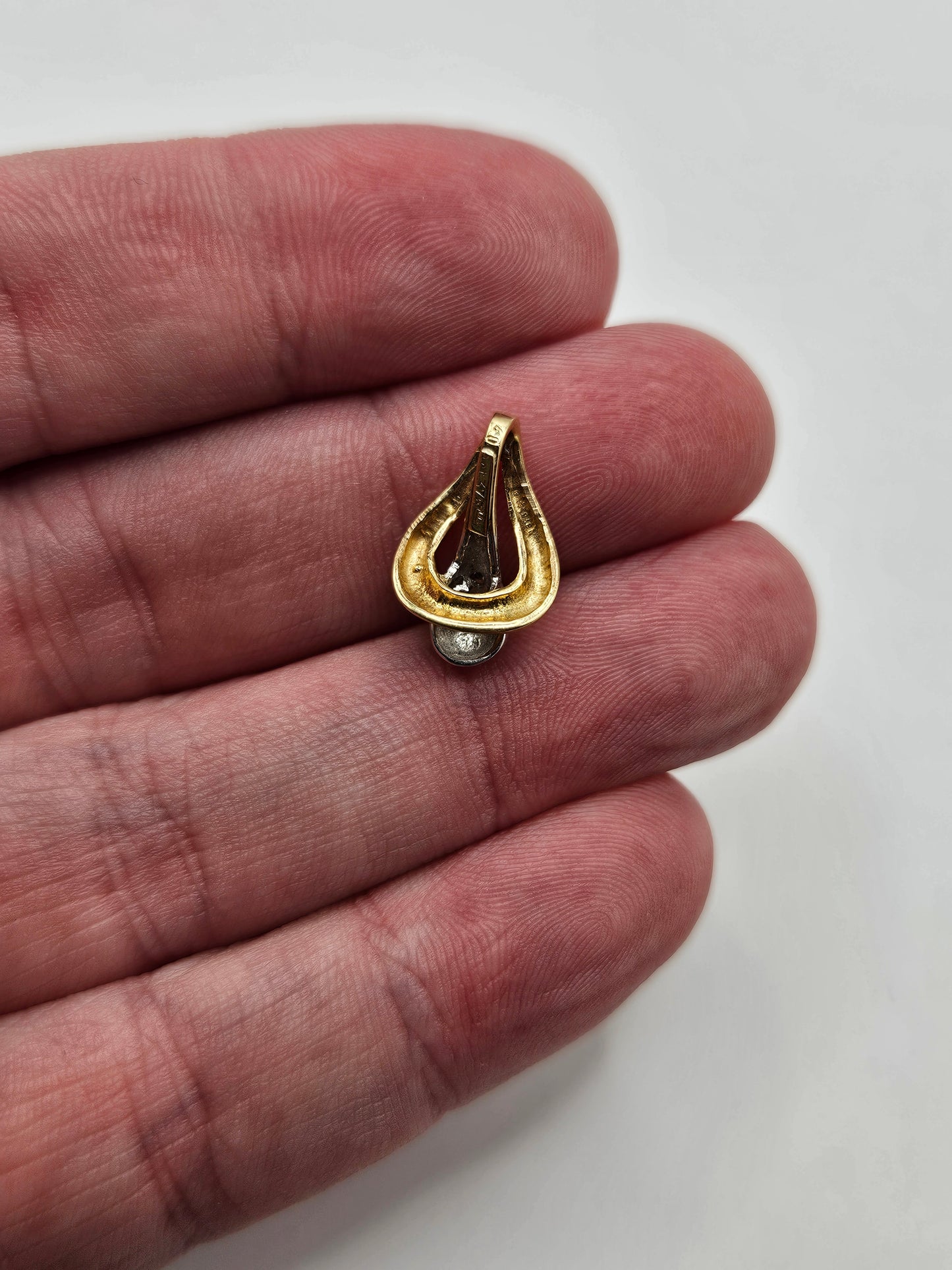 9ct gold diamond pendant