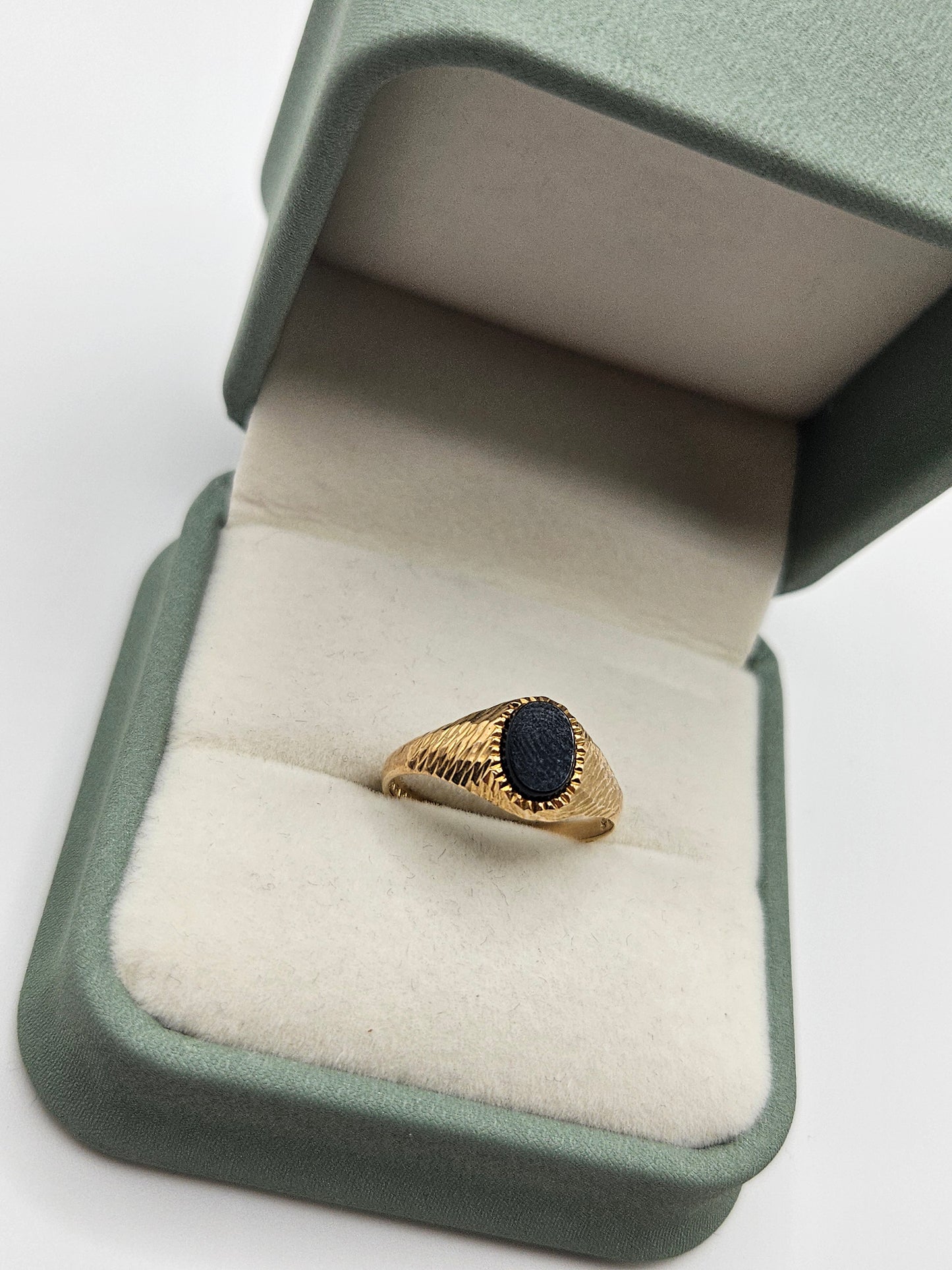 9ct gold onyx ring