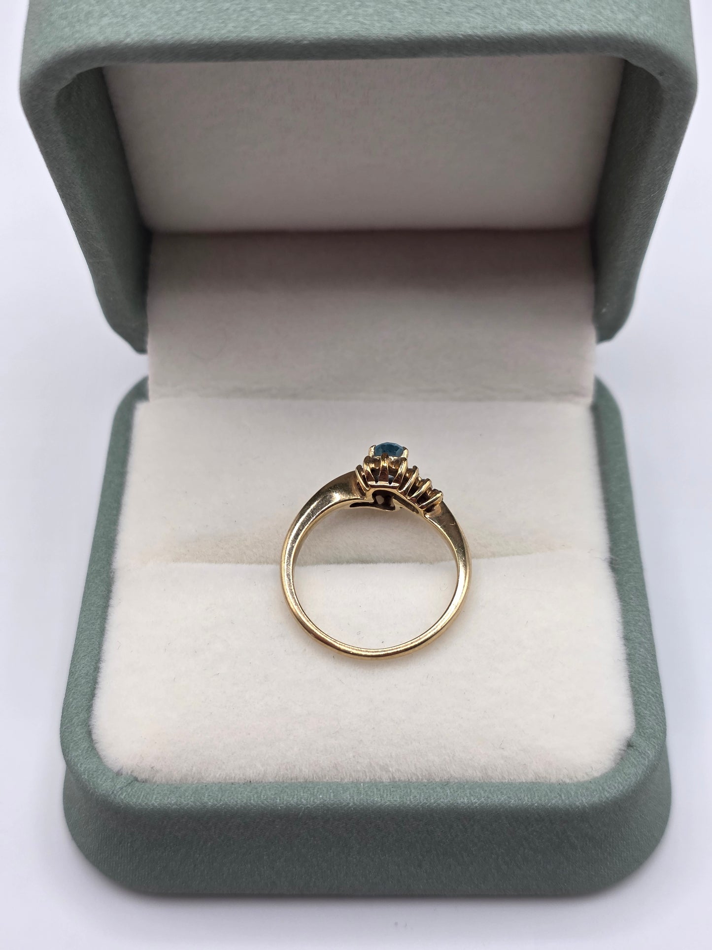 9ct gold aquamarine and cz ring