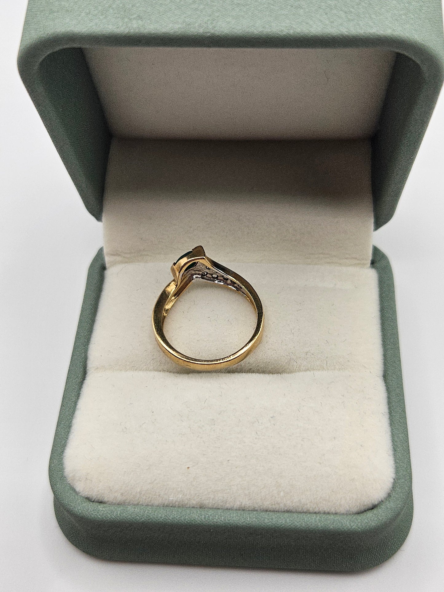 9ct gold agate and diamond wishbone ring