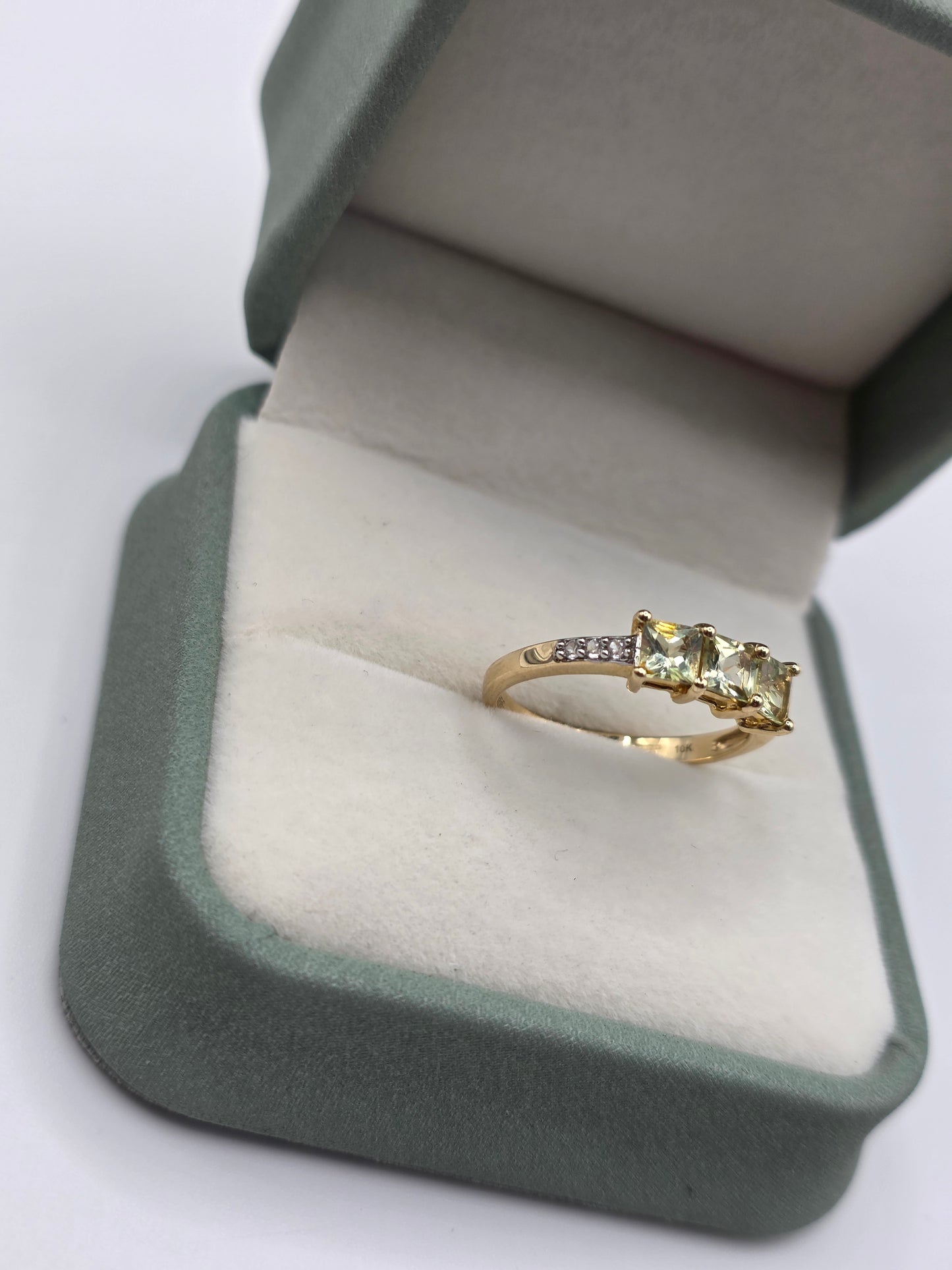 9ct gold green tourmaline and white topaz ring