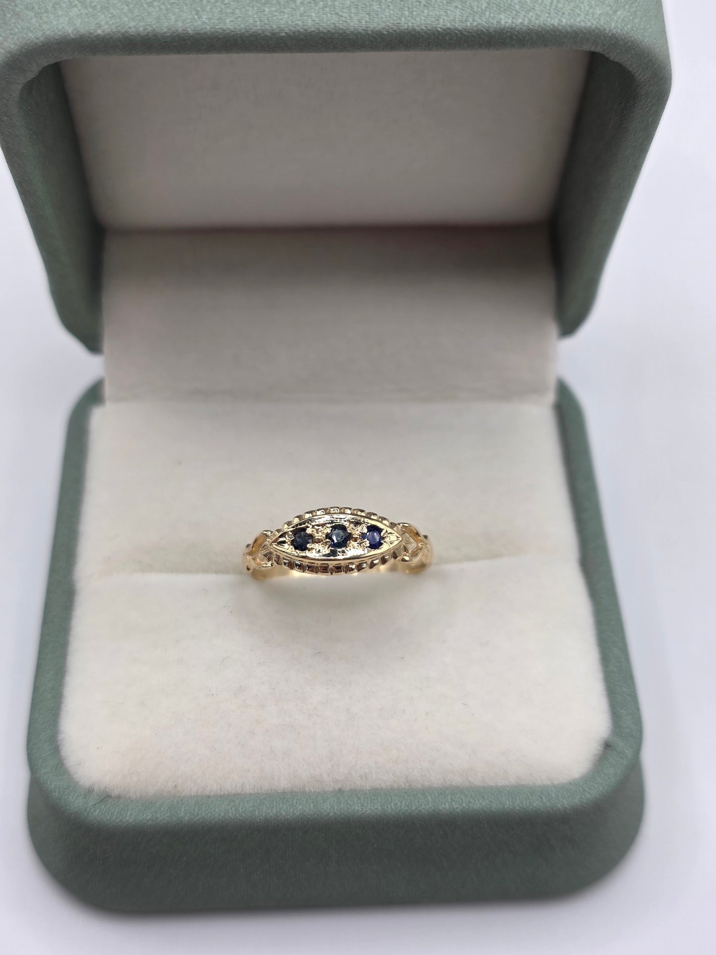 9ct gold sapphire gypsy ring