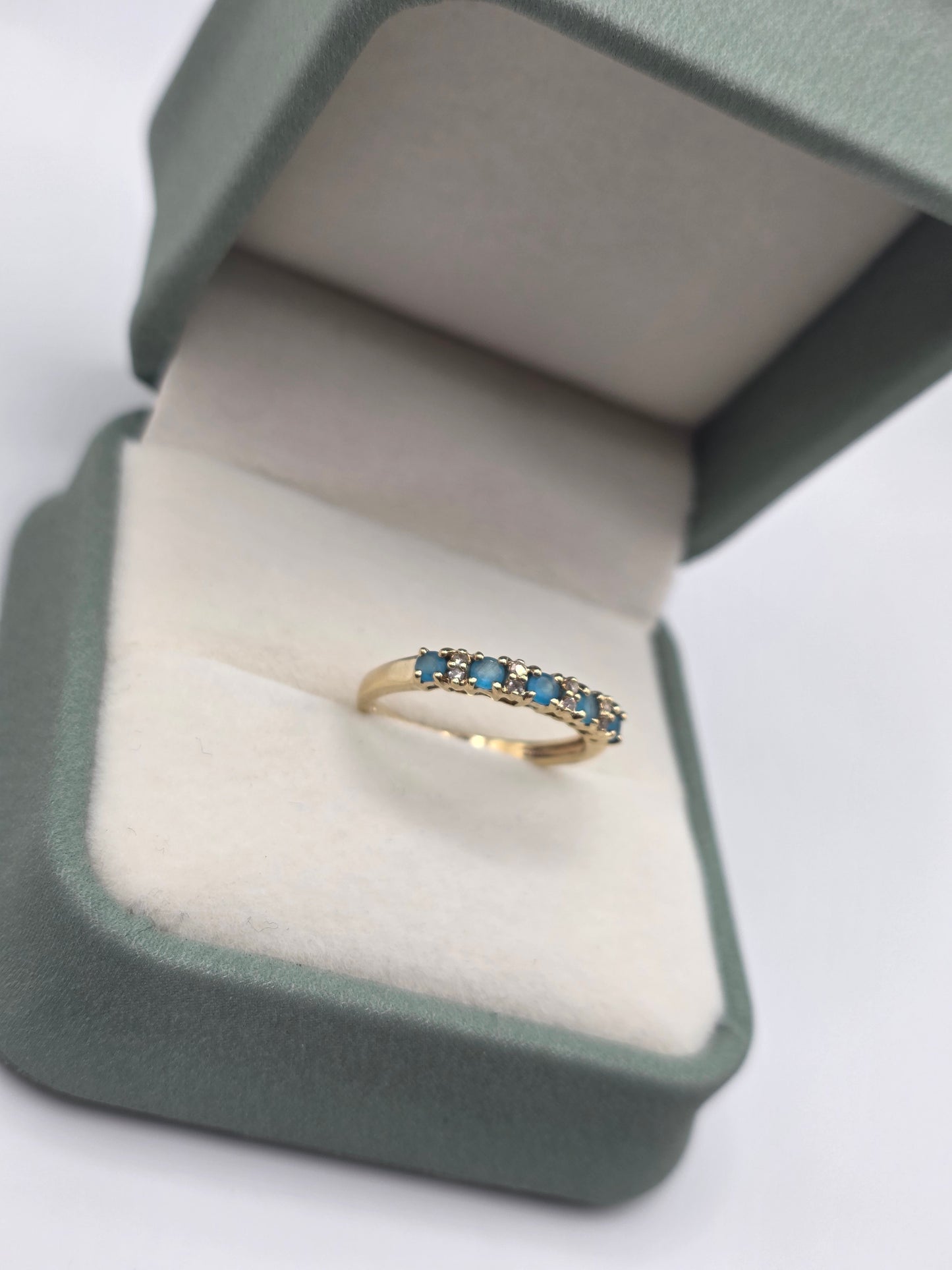 9ct gold blue apatite and diamond ring