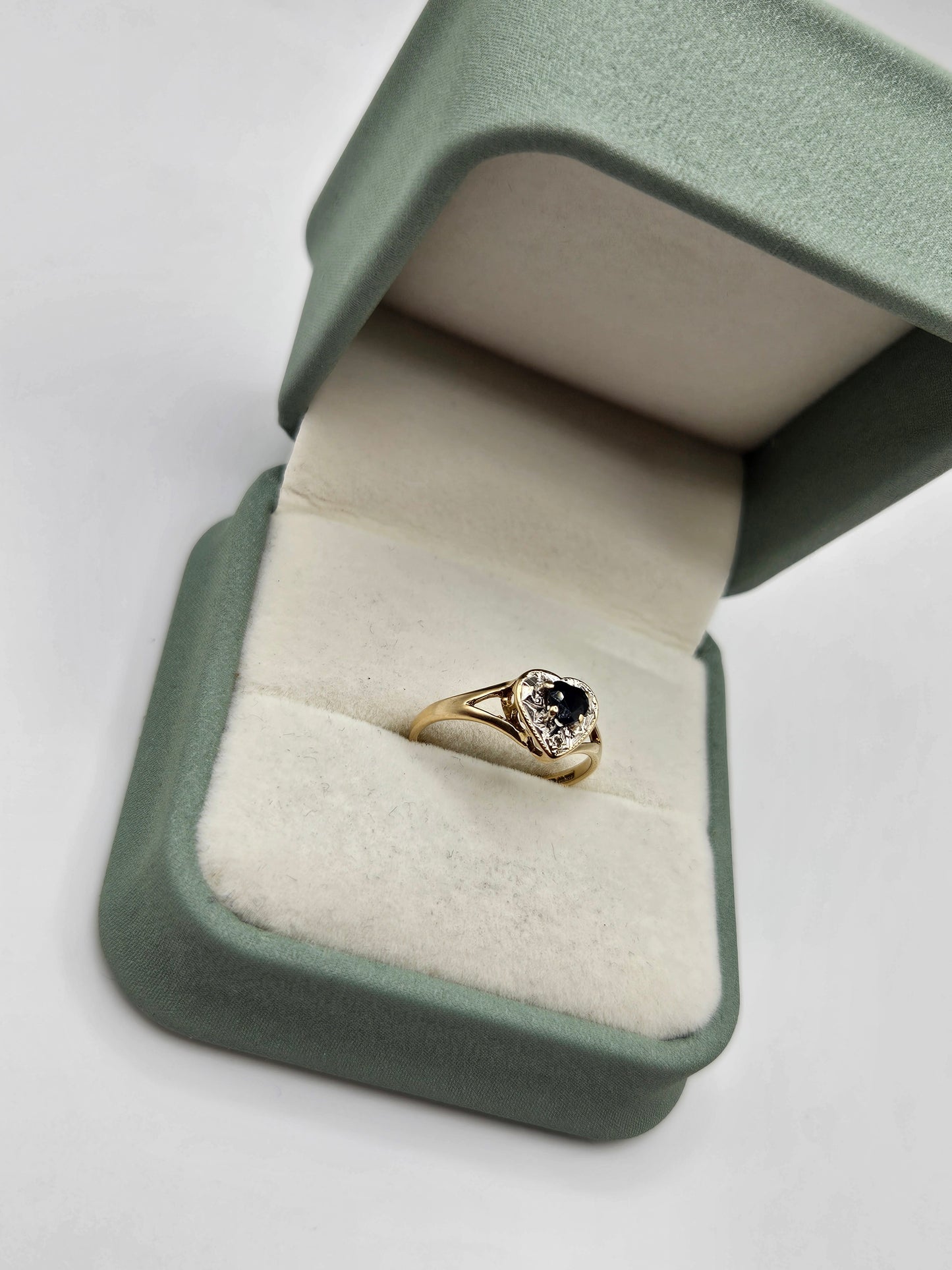 9ct gold sapphire heart ring