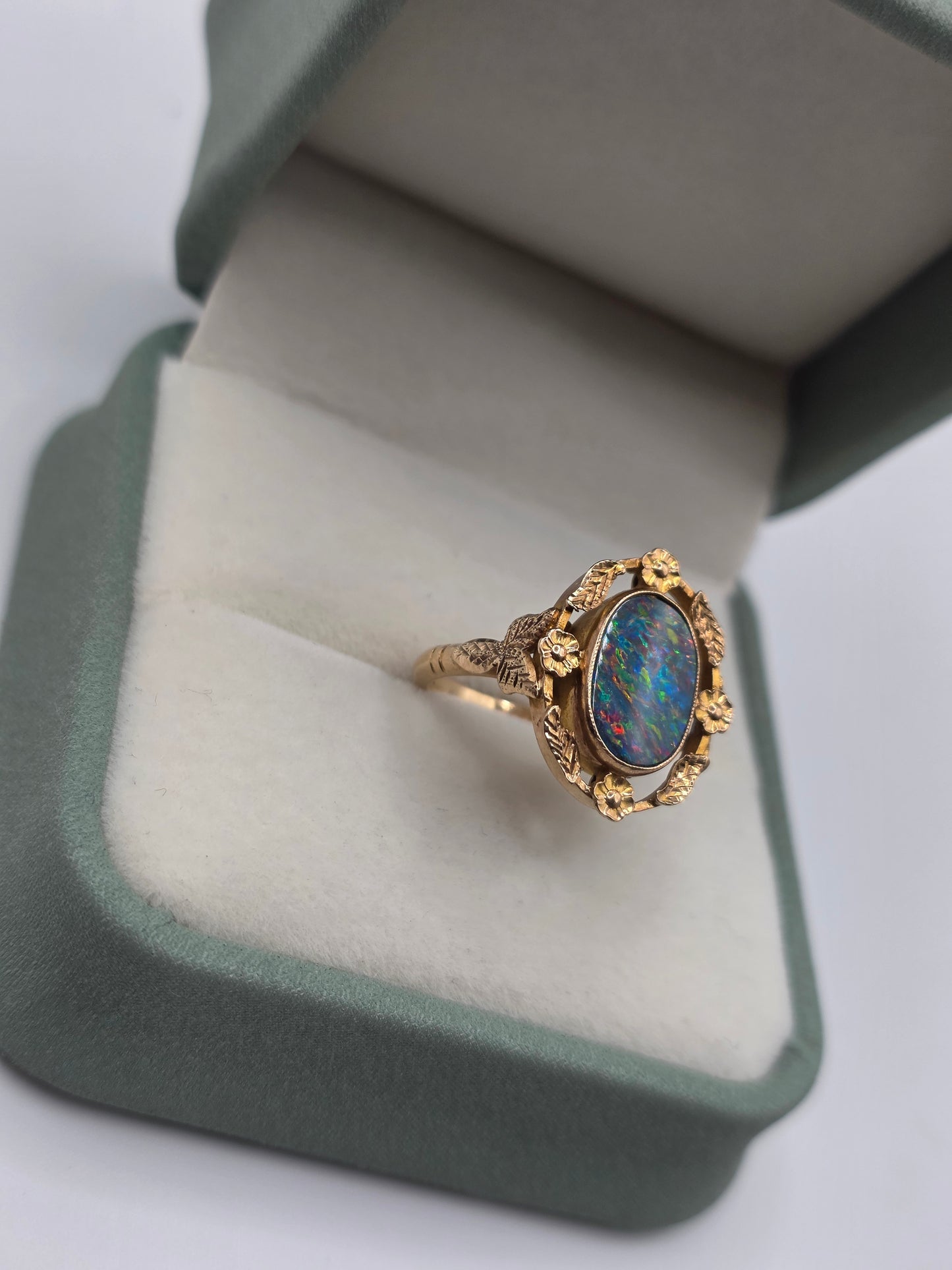 Fine vintage 9ct gold black opal doublet ring