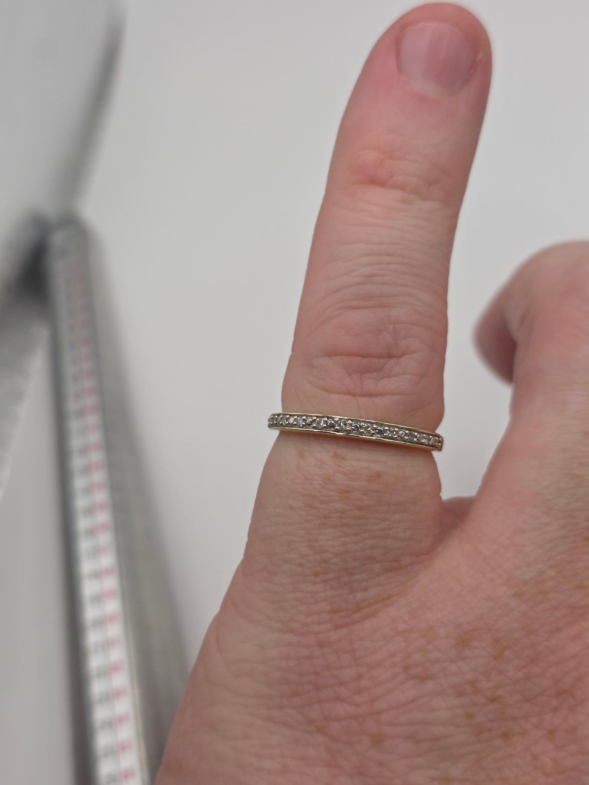 9ct gold diamond ring