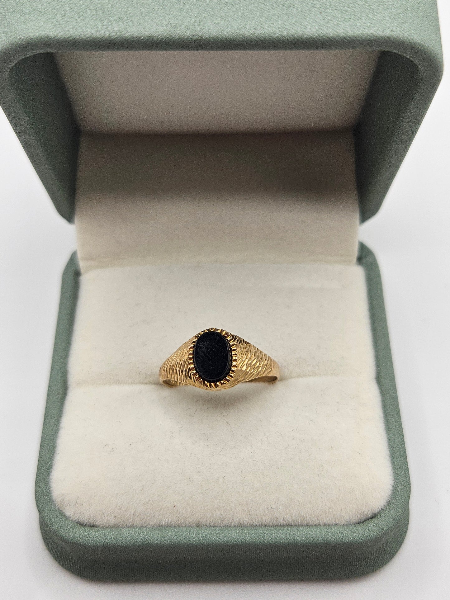 9ct gold onyx ring