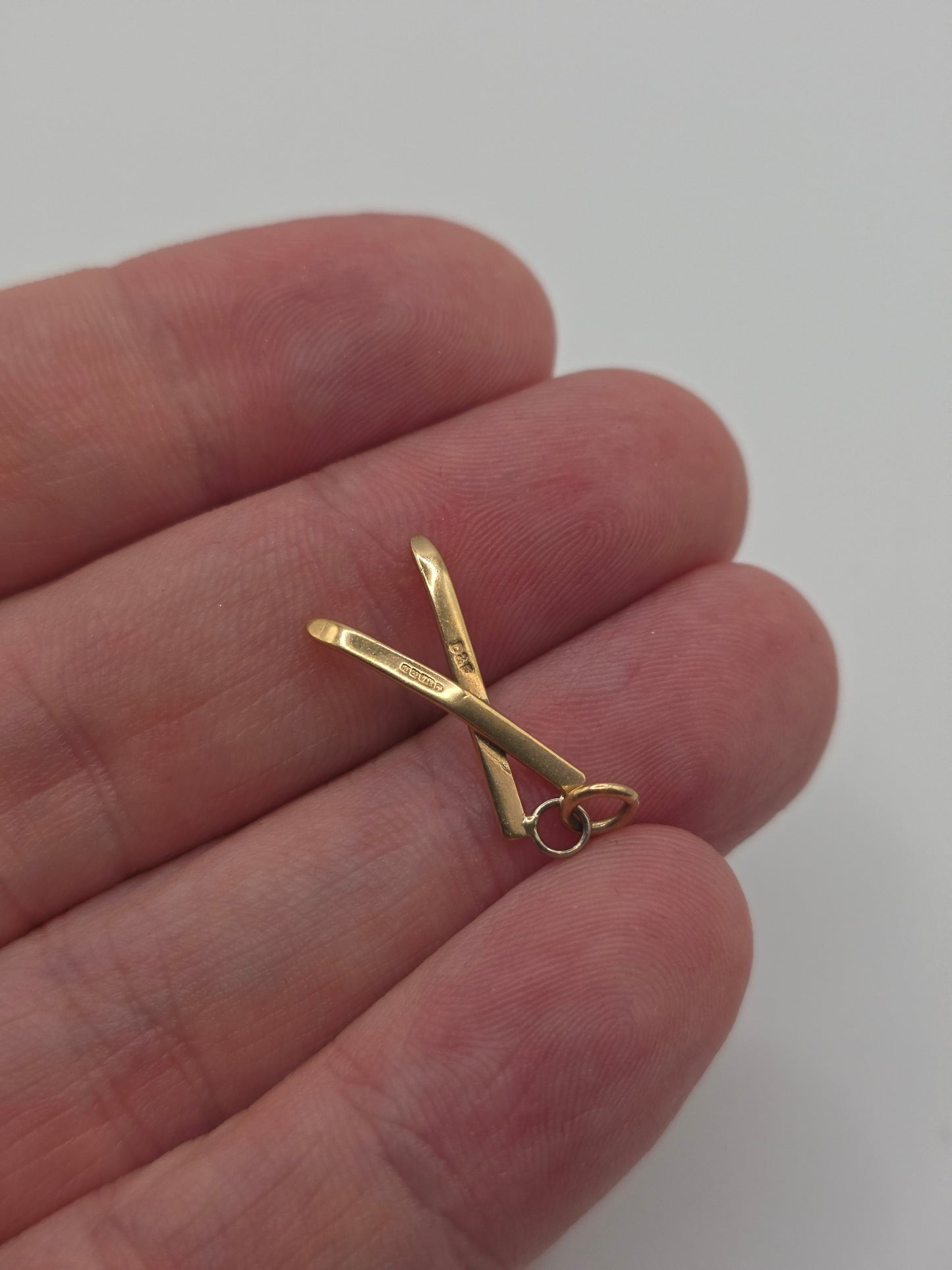 9ct gold ski charm