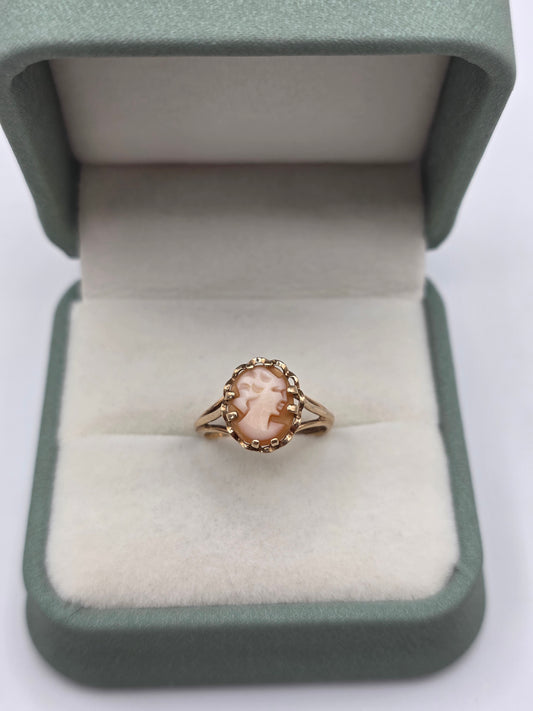 9ct gold cameo ring