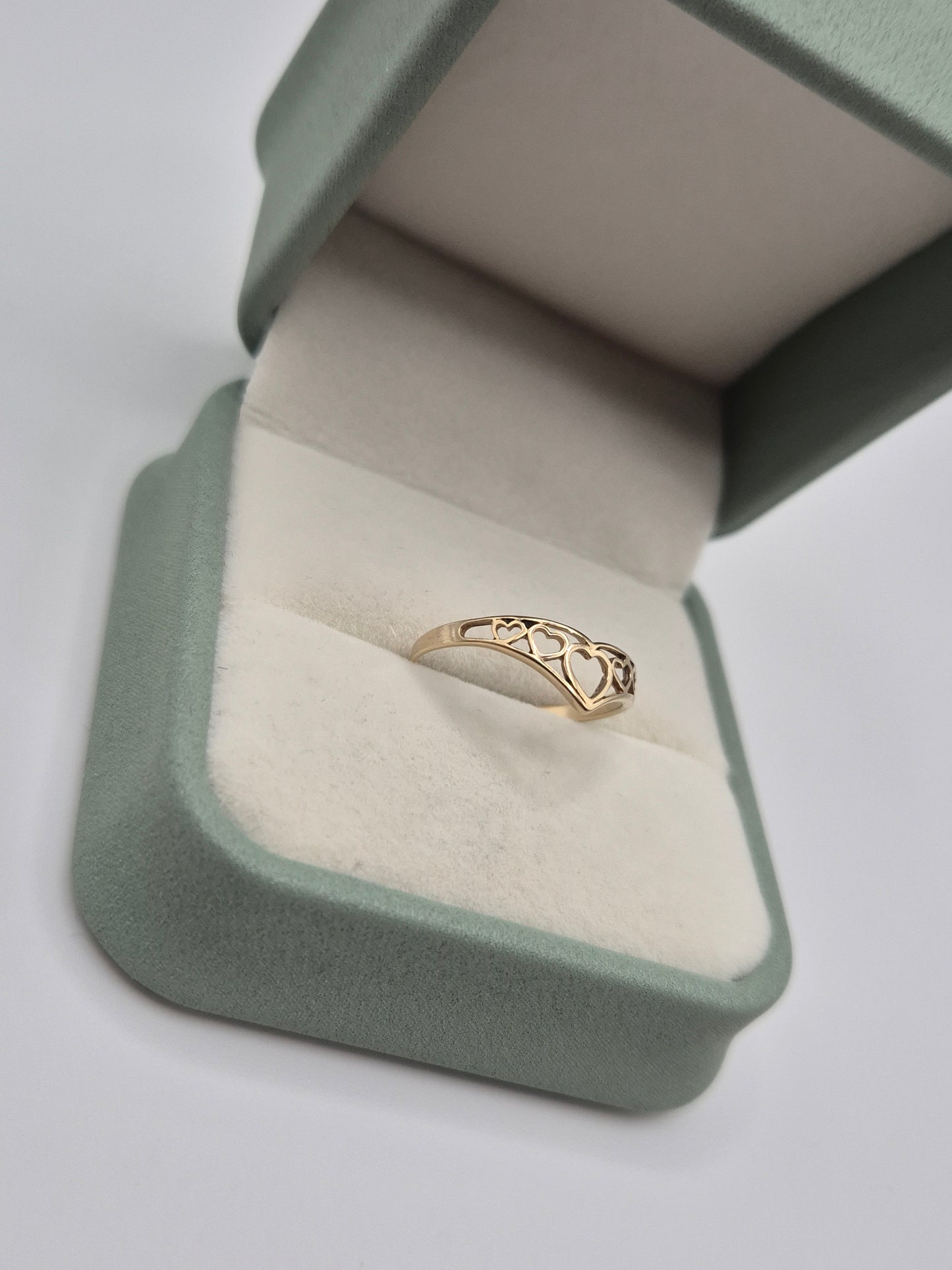 9ct gold heart wishbone ring