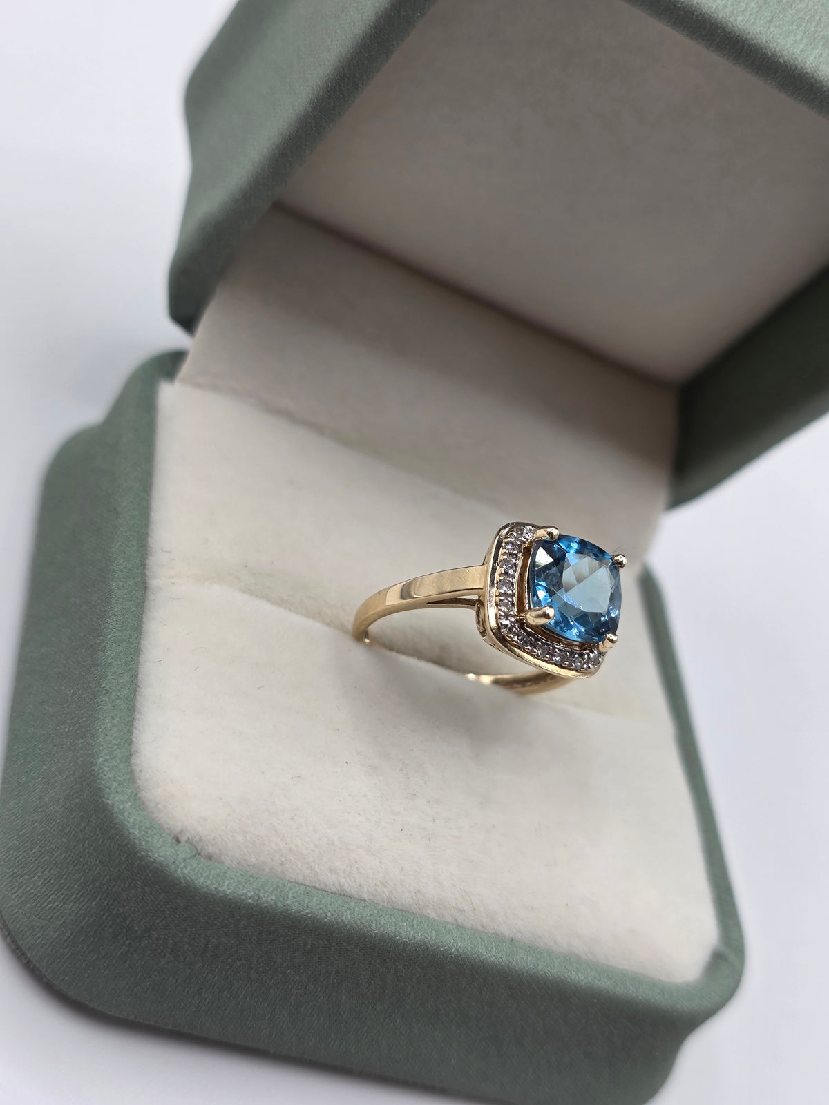 9ct gold topaz and diamond ring