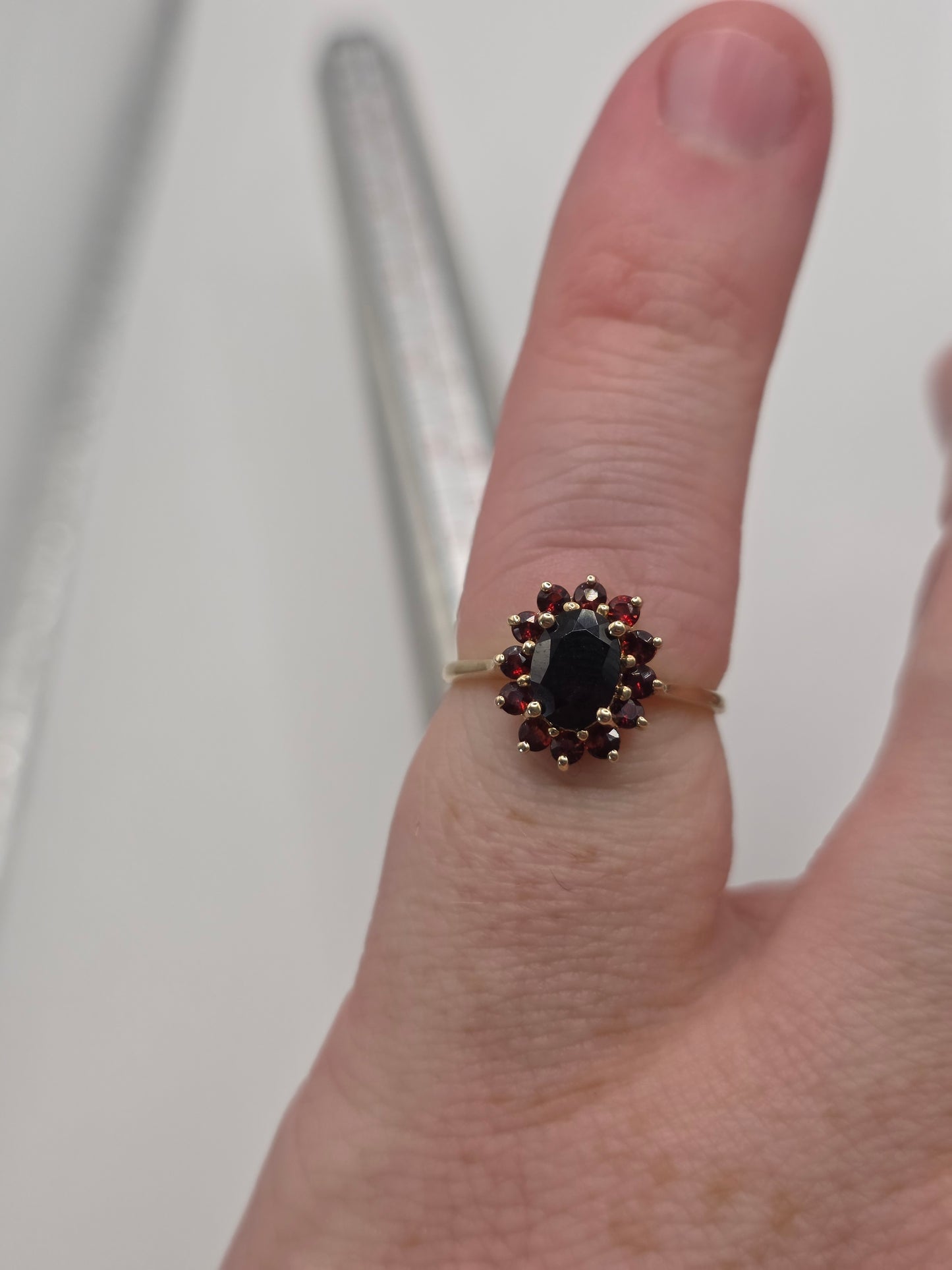 9ct gold garnet cluster ring