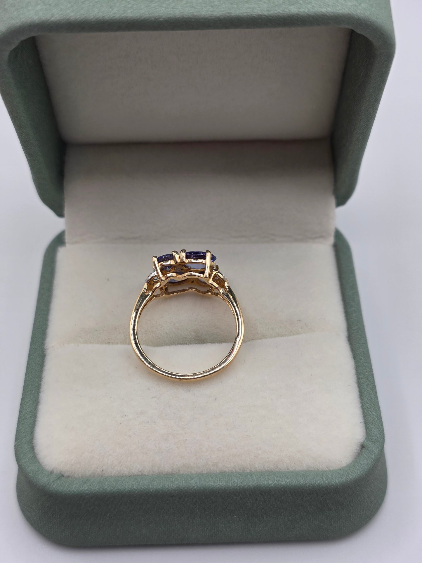9ct gold tanzanite and diamond ring