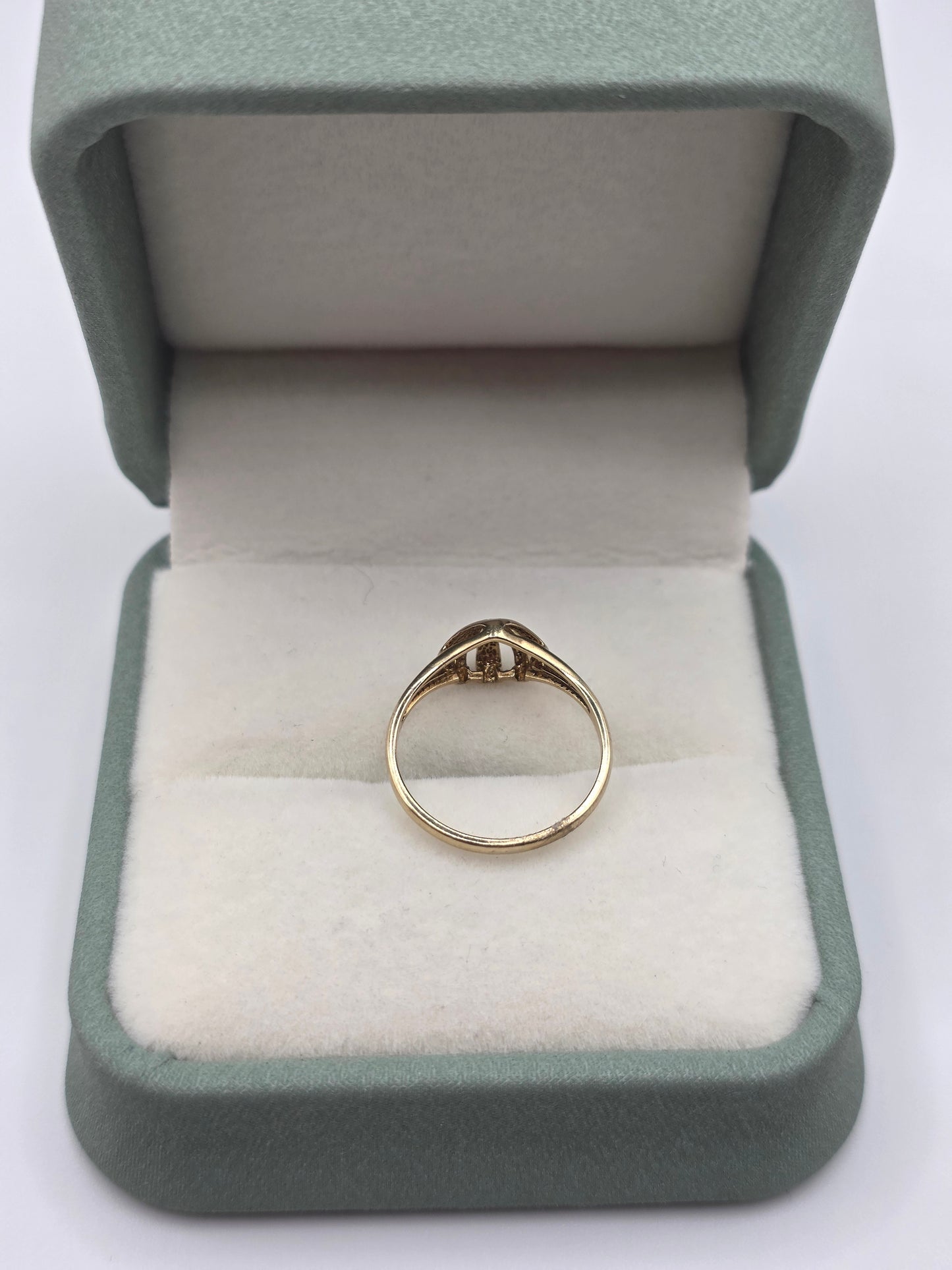 9ct gold shell ring