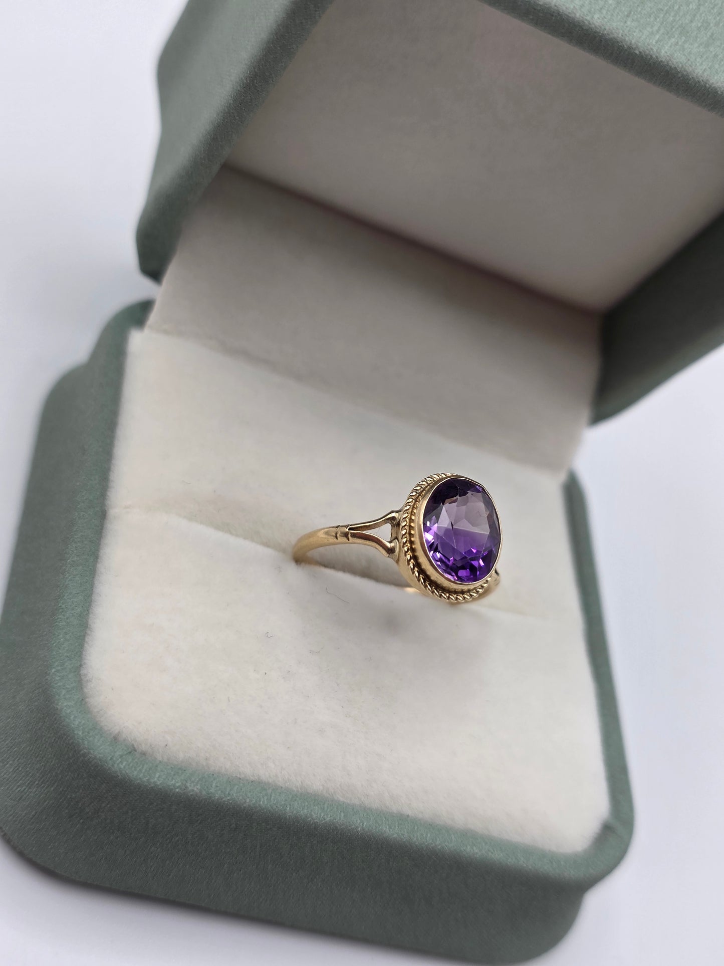 9ct gold amethyst ring
