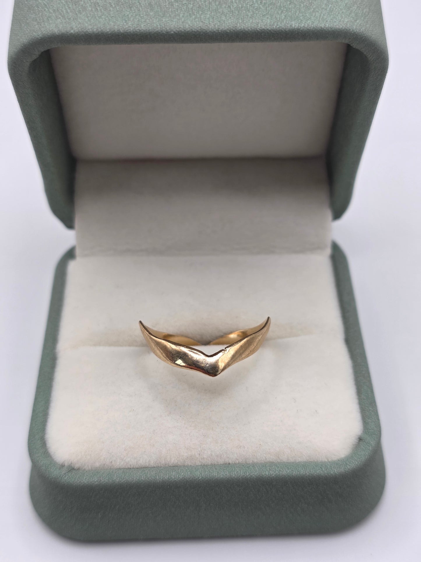 9ct gold wishbone ring