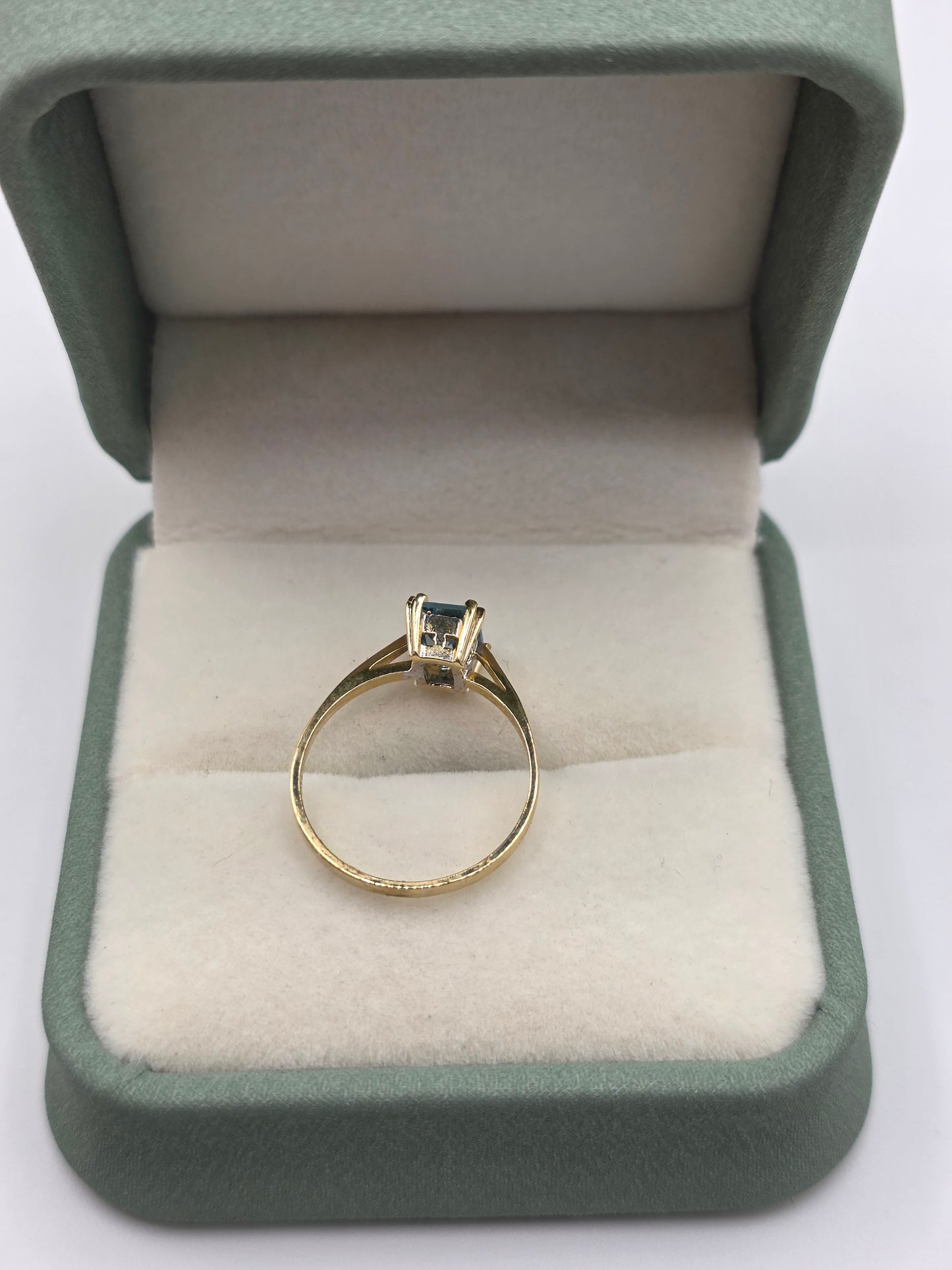 9ct gold blue topaz ring