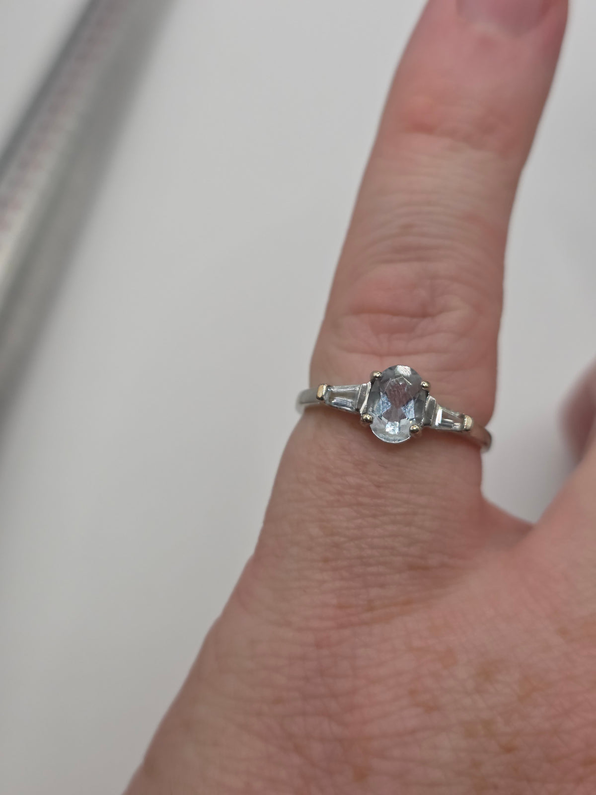 9ct white gold aquamarine ring