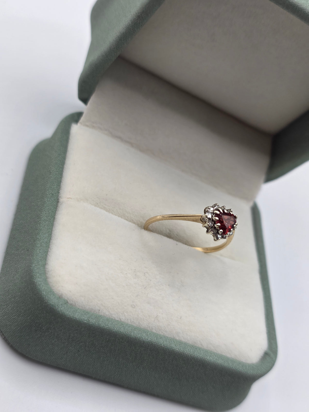 9ct gold garnet and diamond ring