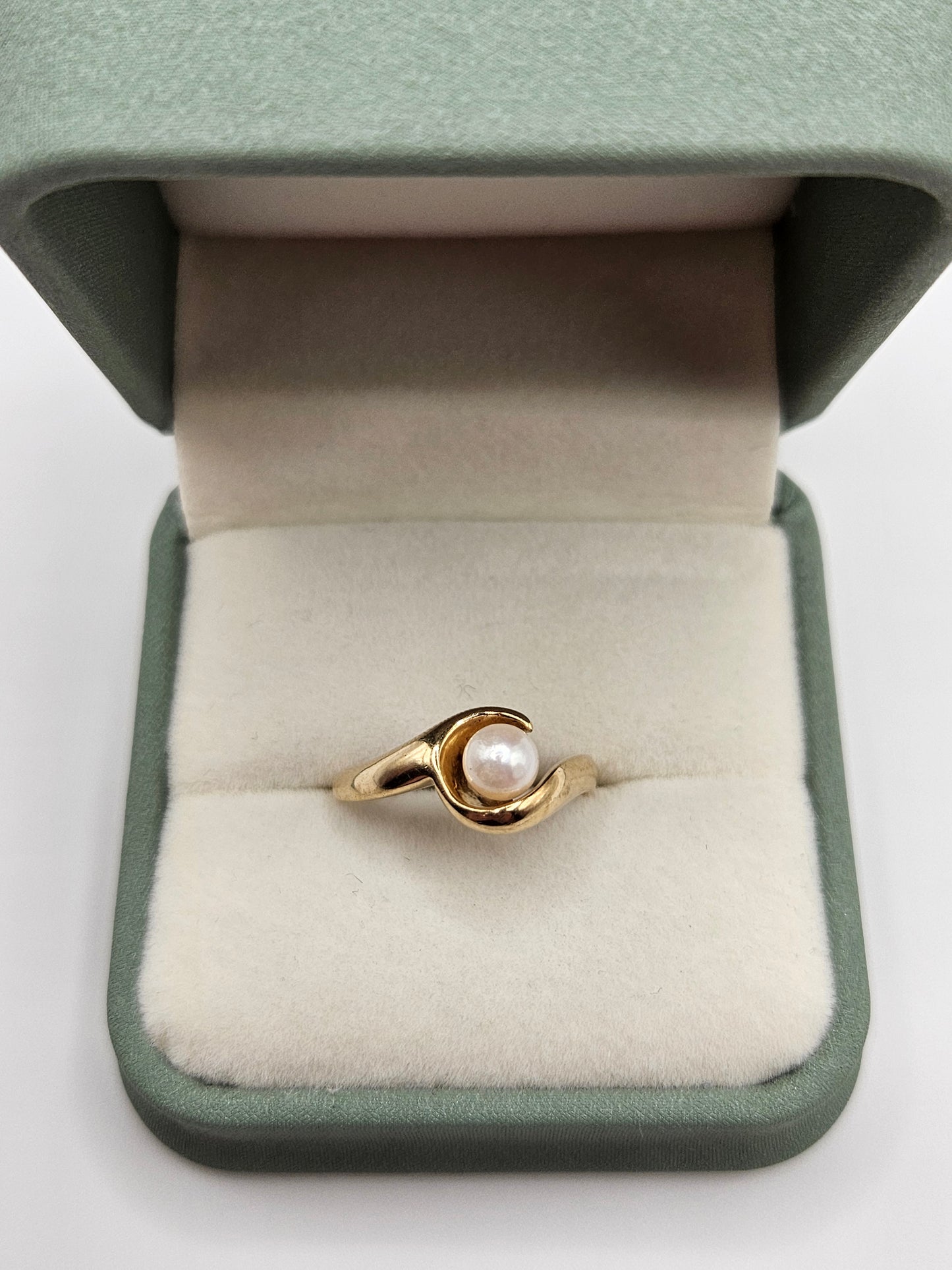 9ct gold pearl ring