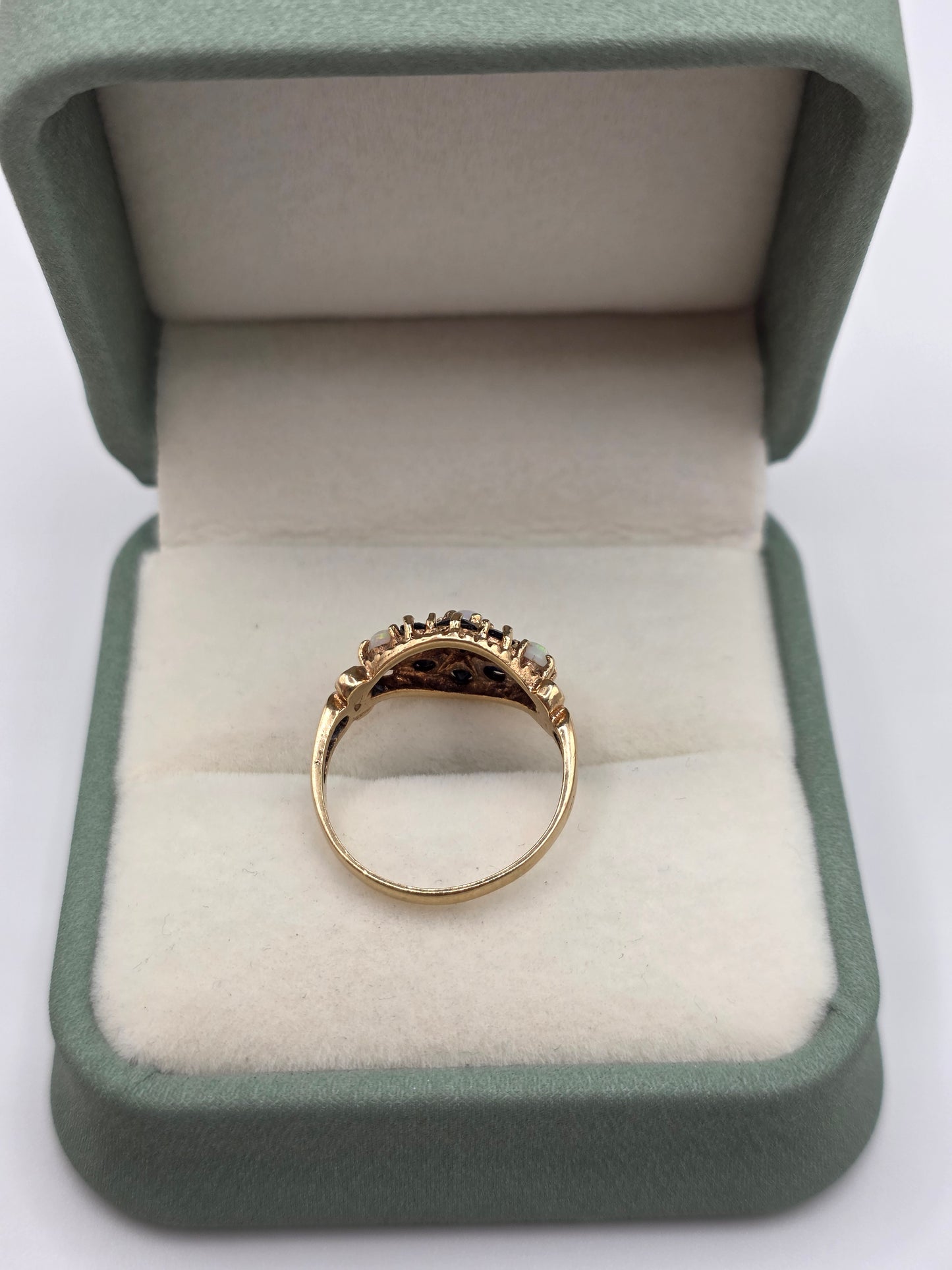 9ct gold opal and sapphire ring