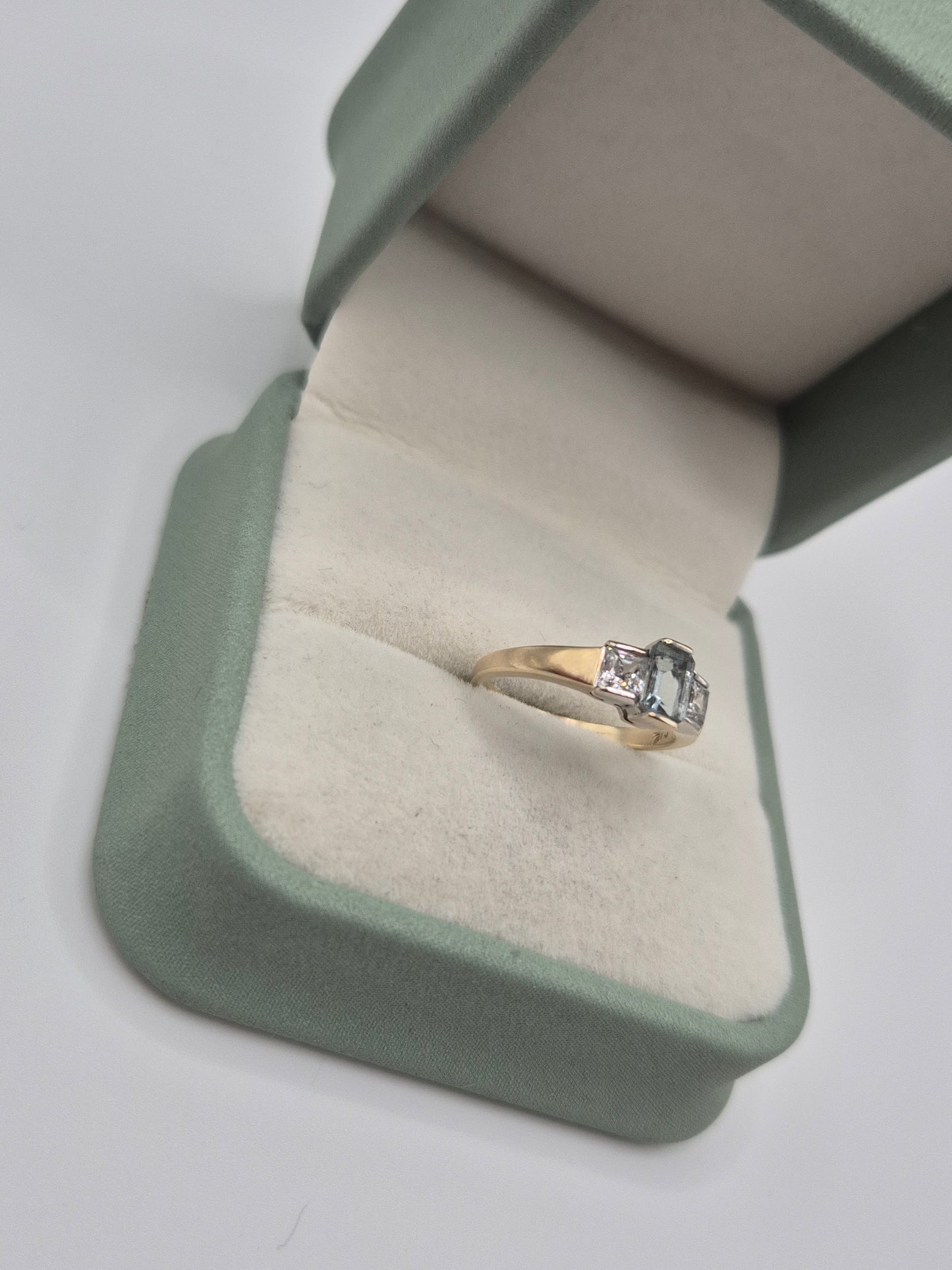 9ct gold topaz and cz ring