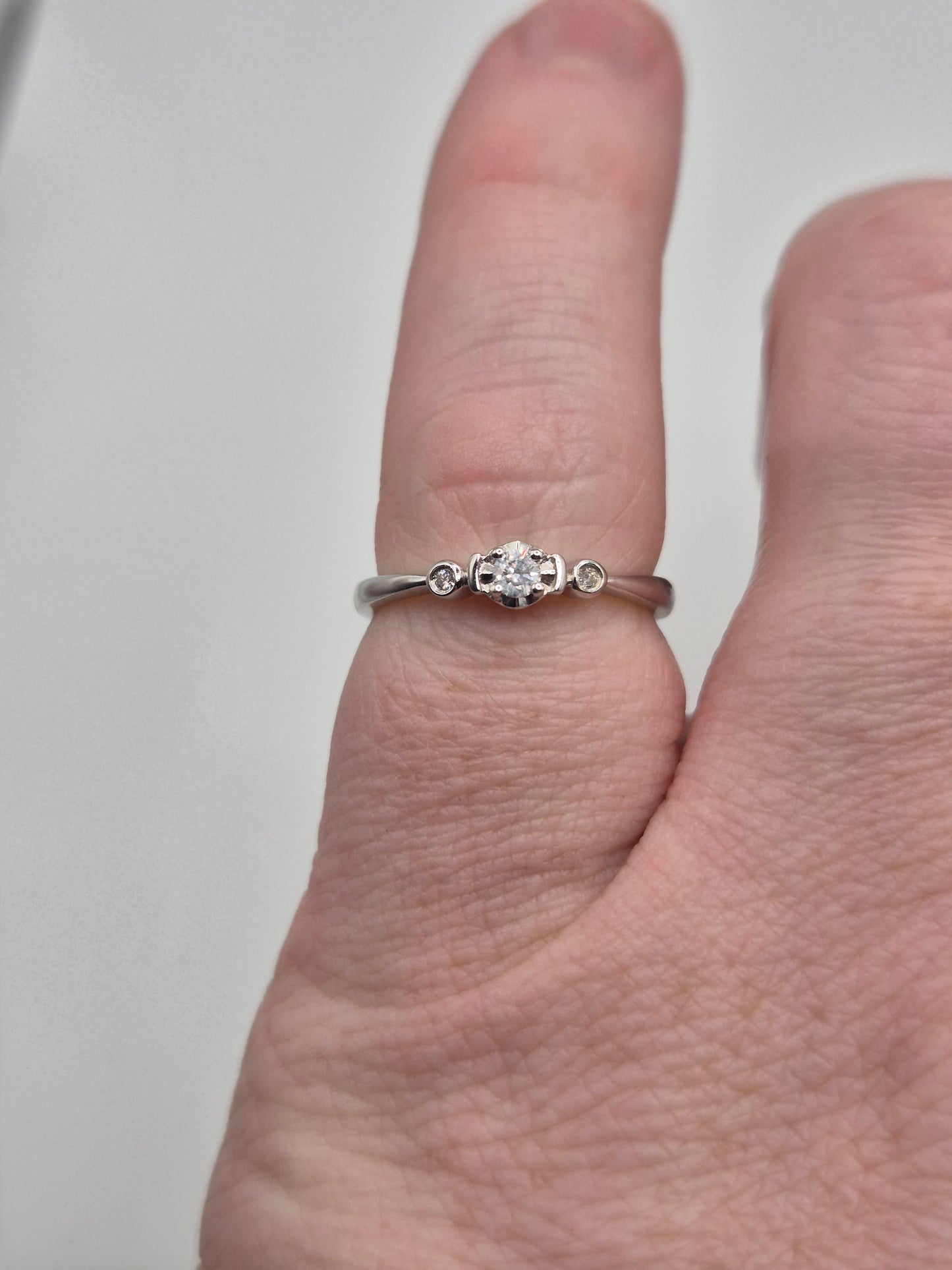 9ct white gold diamond ring