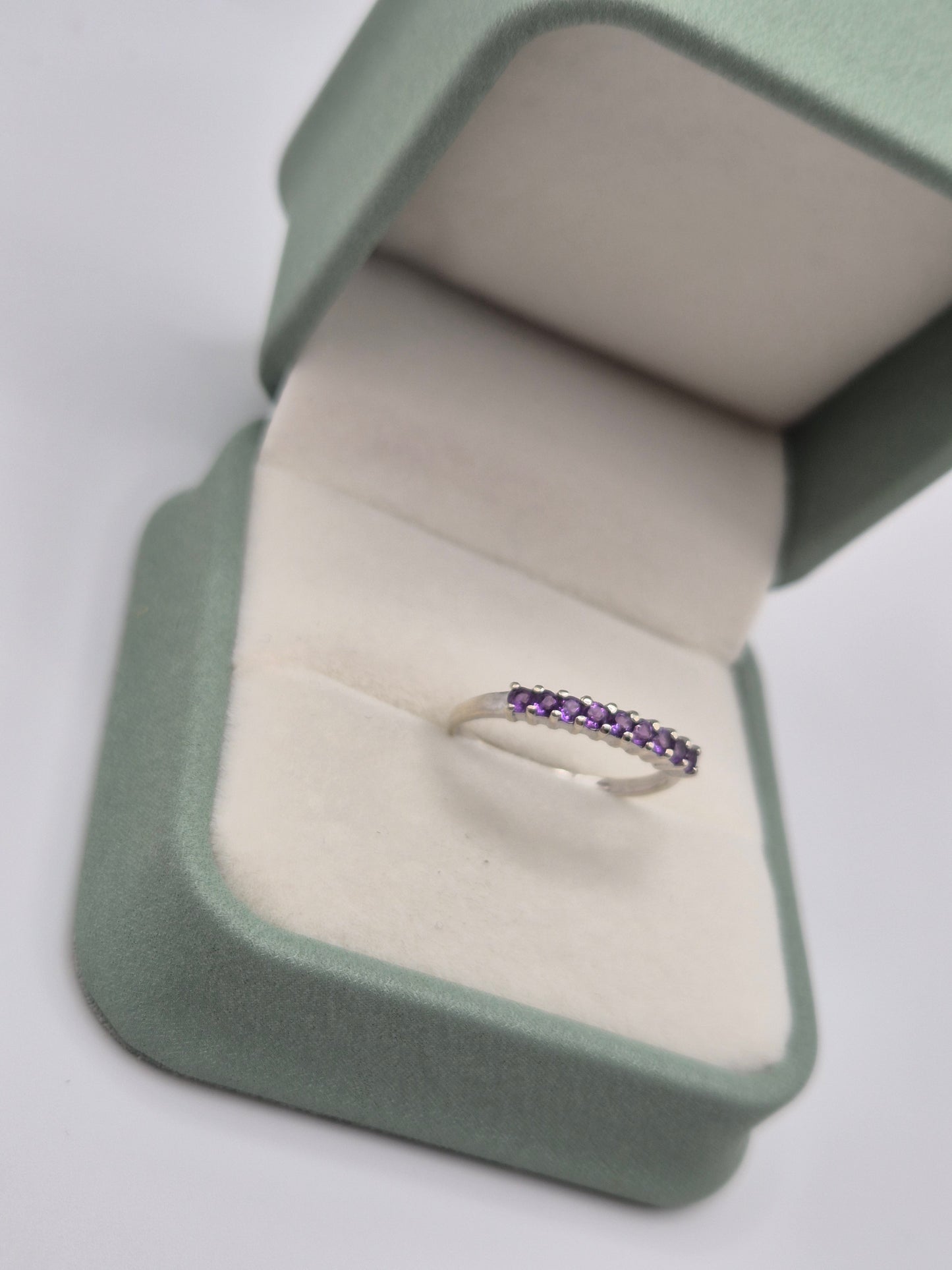 9ct white gold amethyst ring