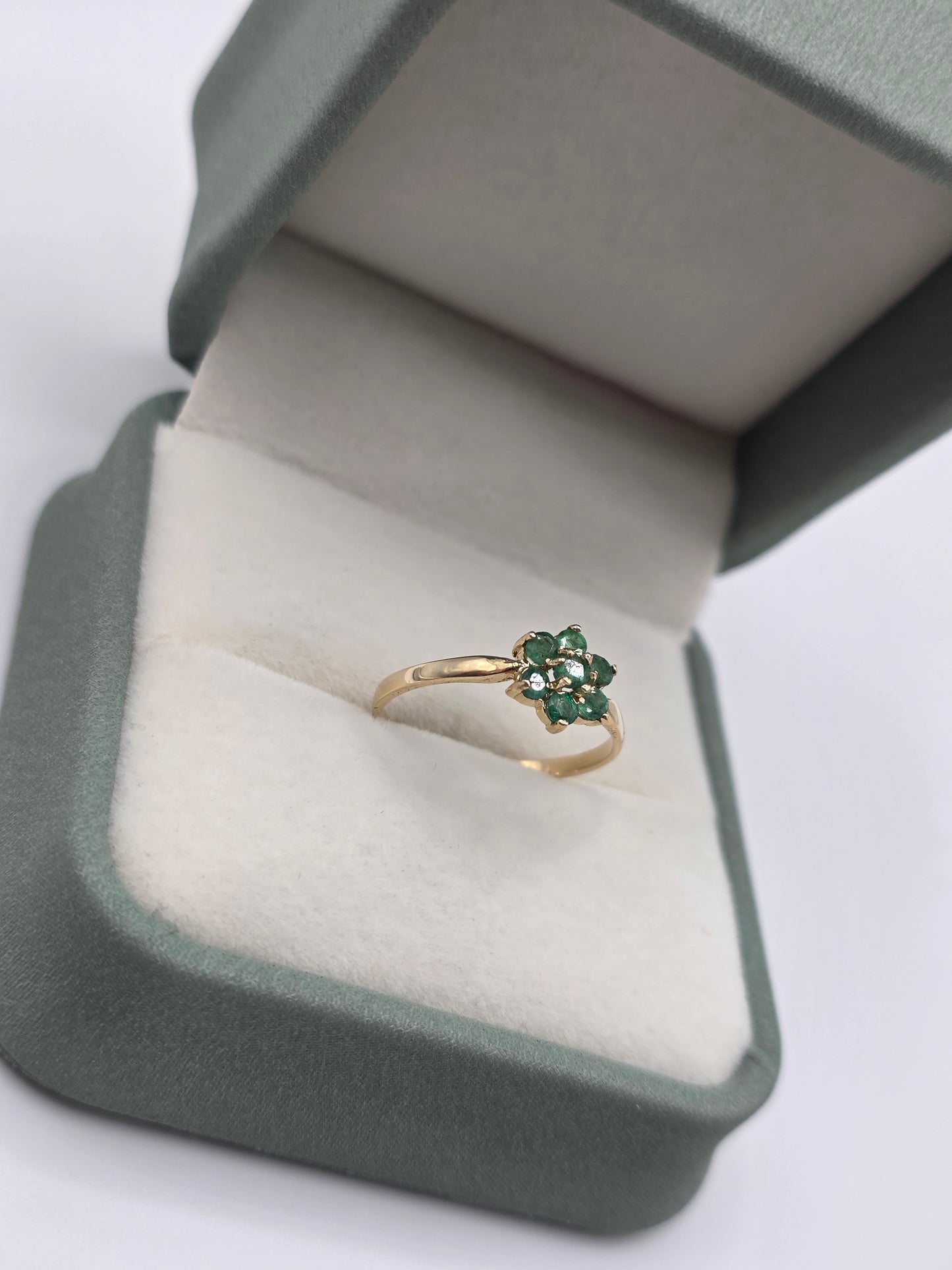 9ct gold emerald cluster ring