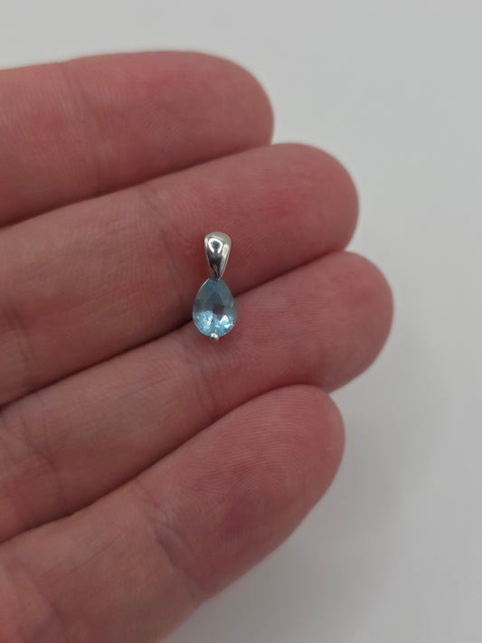 9ct white gold topaz pendant