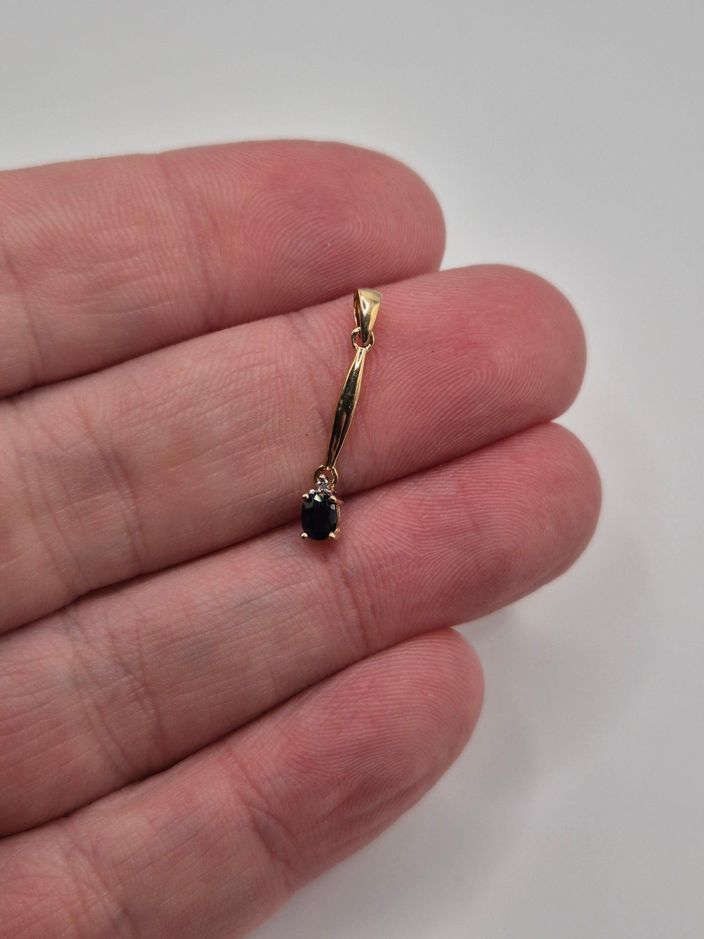 9ct gold sapphire and diamond pendant