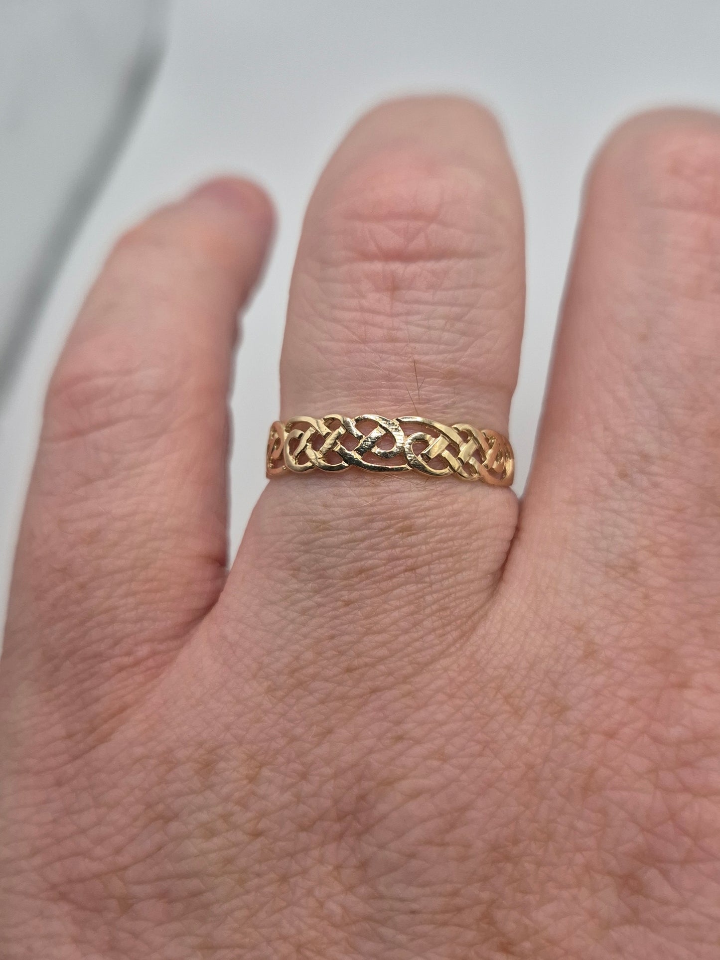 9ct gold celtic ring