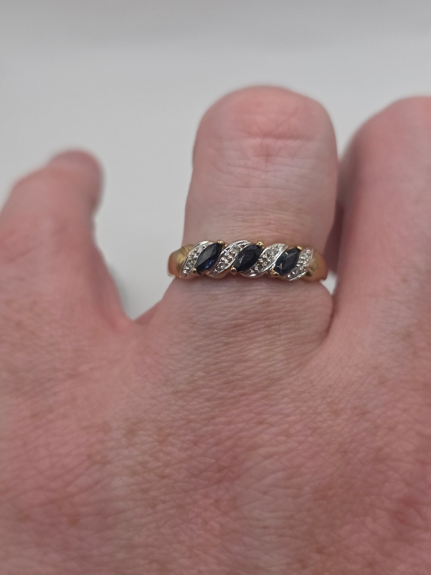 9ct gold sapphire and diamond ring