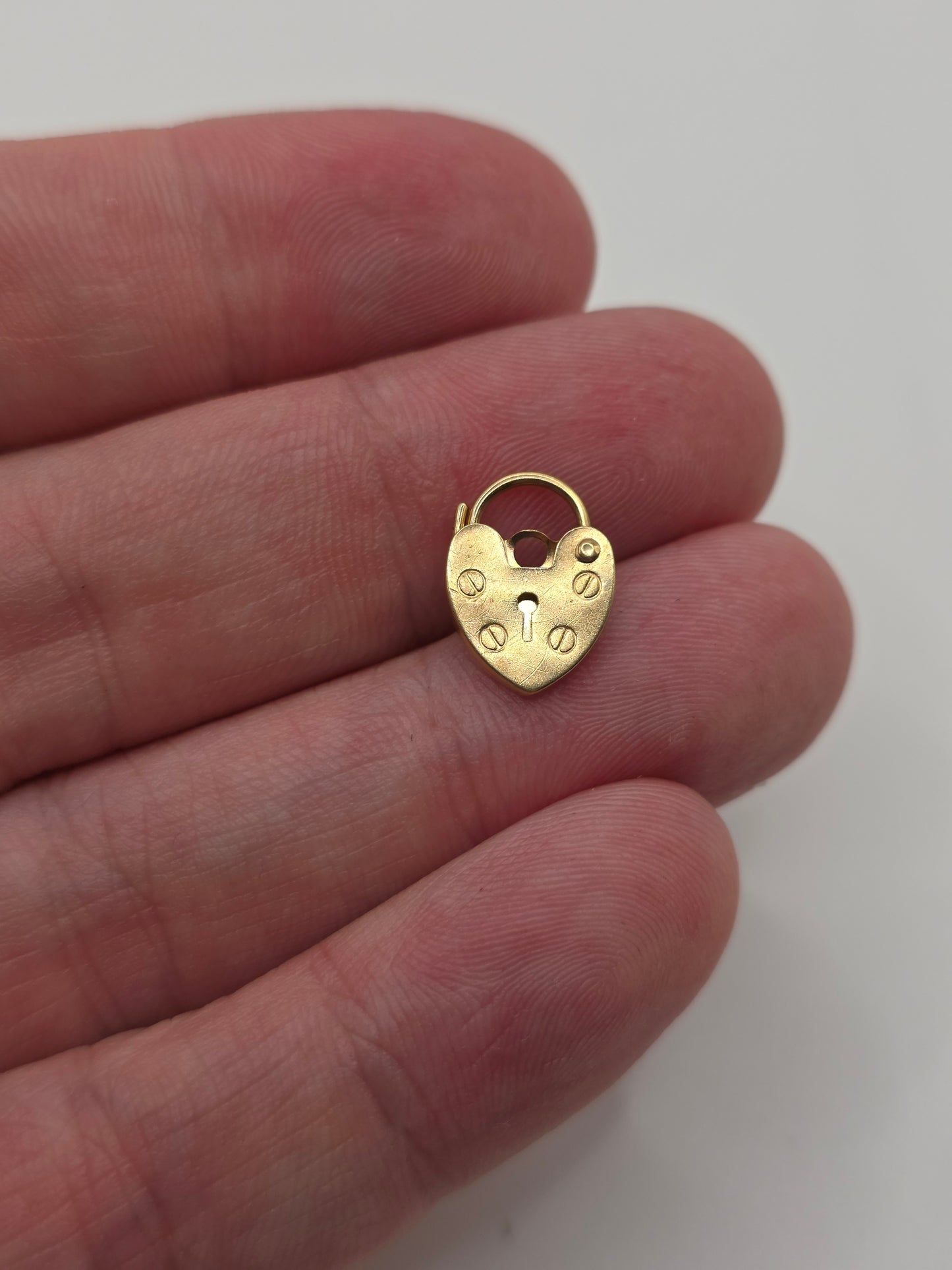 9ct gold padlock 65