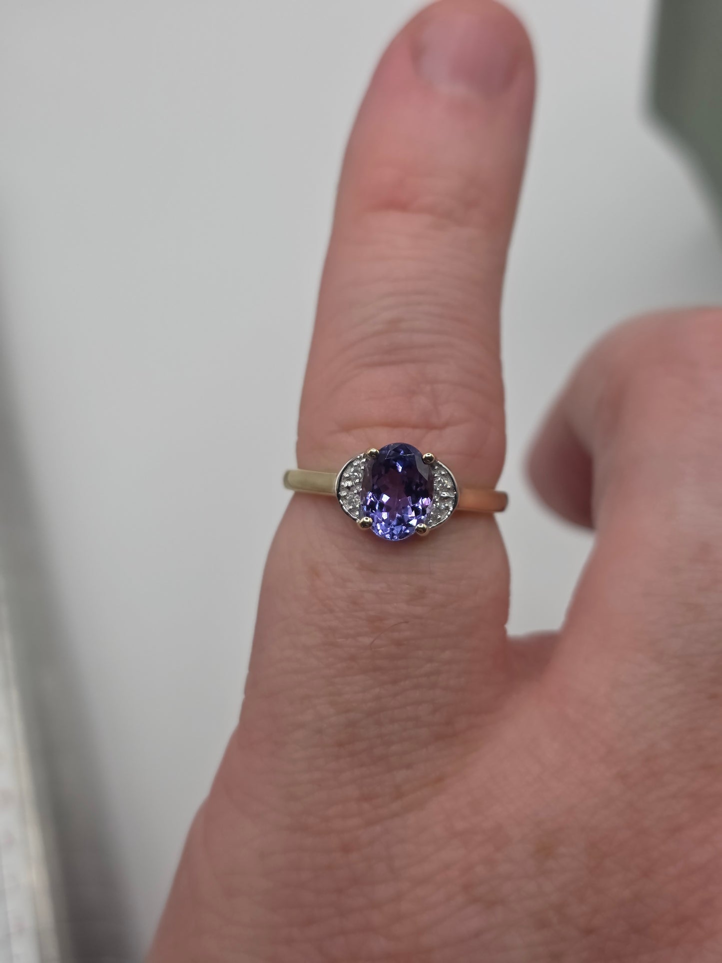 9ct gold tanzanite and diamond ring