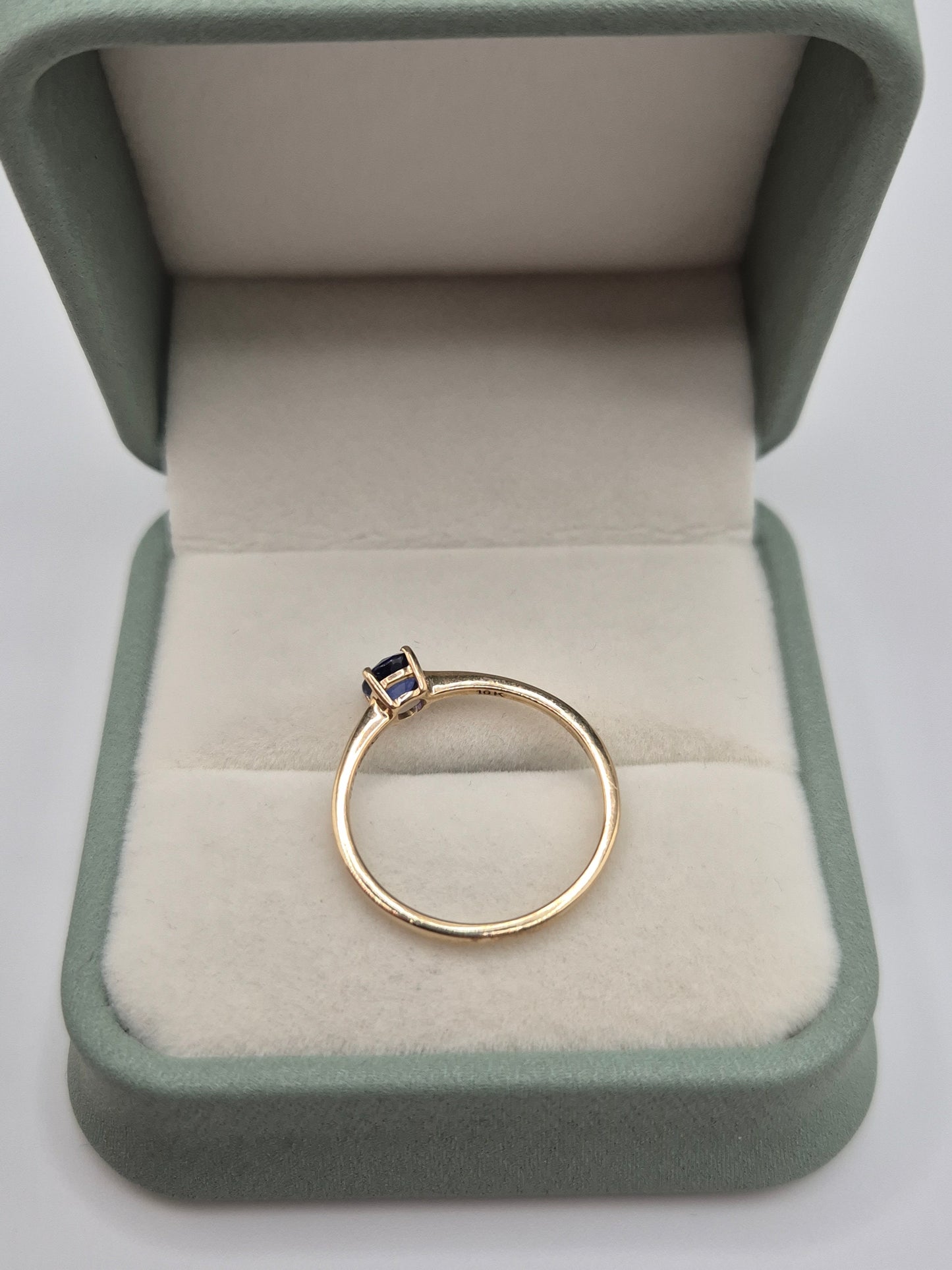 9ct gold sapphire ring