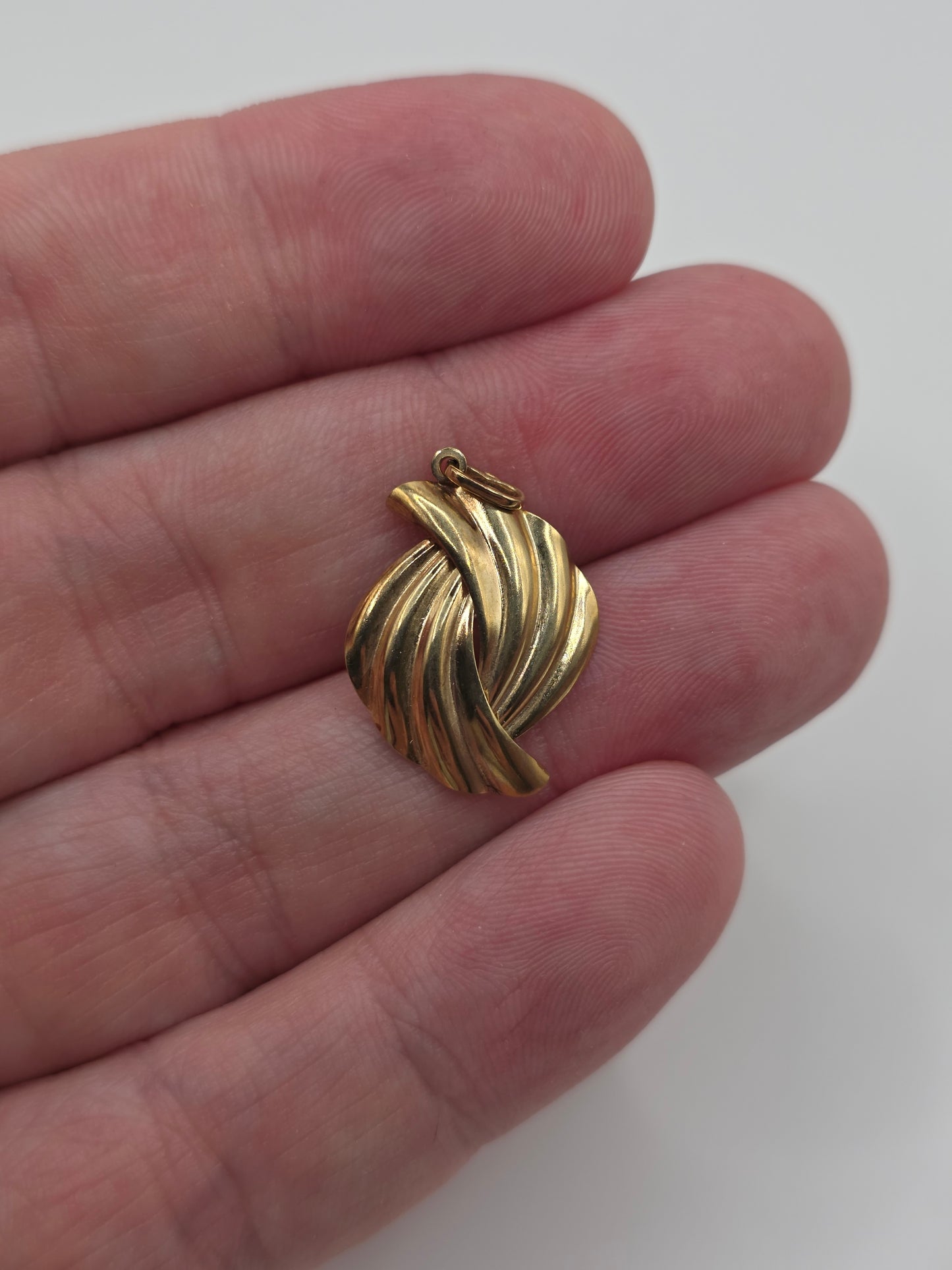 9ct gold pendant