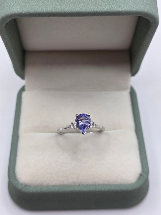 9ct white gold tanzanite and zircon ring